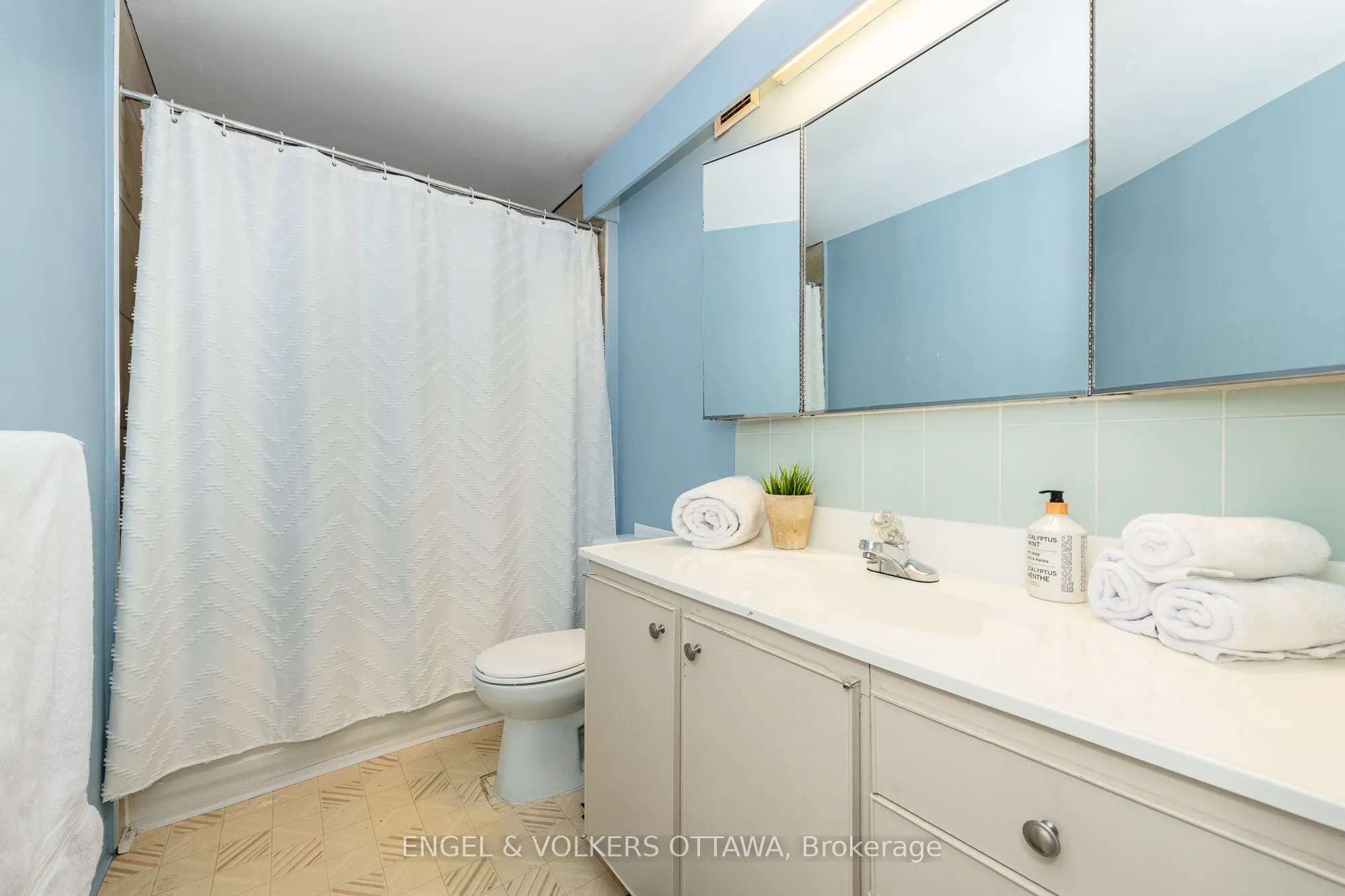 373 LAURIER Avenue E, #906