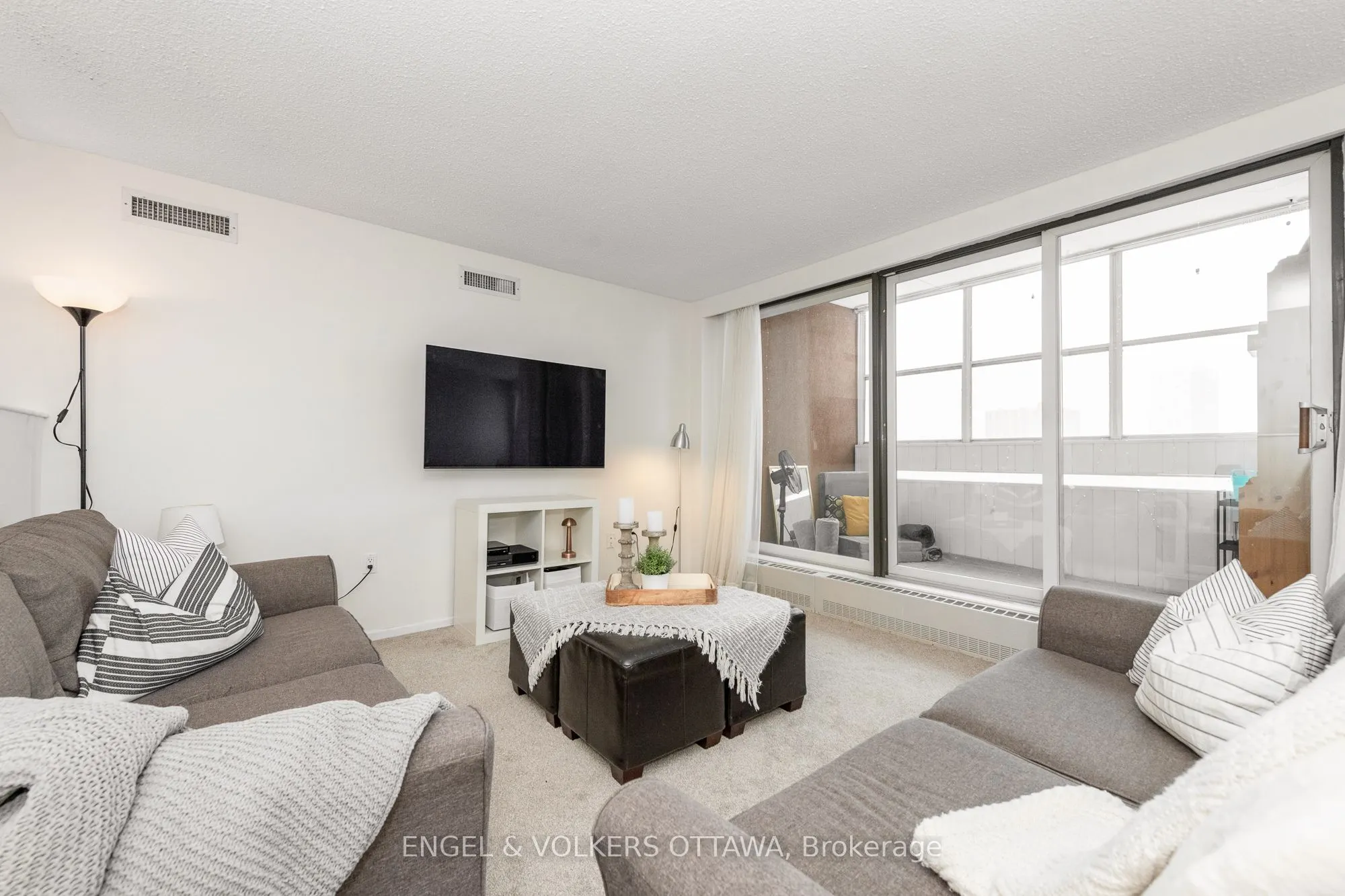 373 LAURIER Avenue E, #906