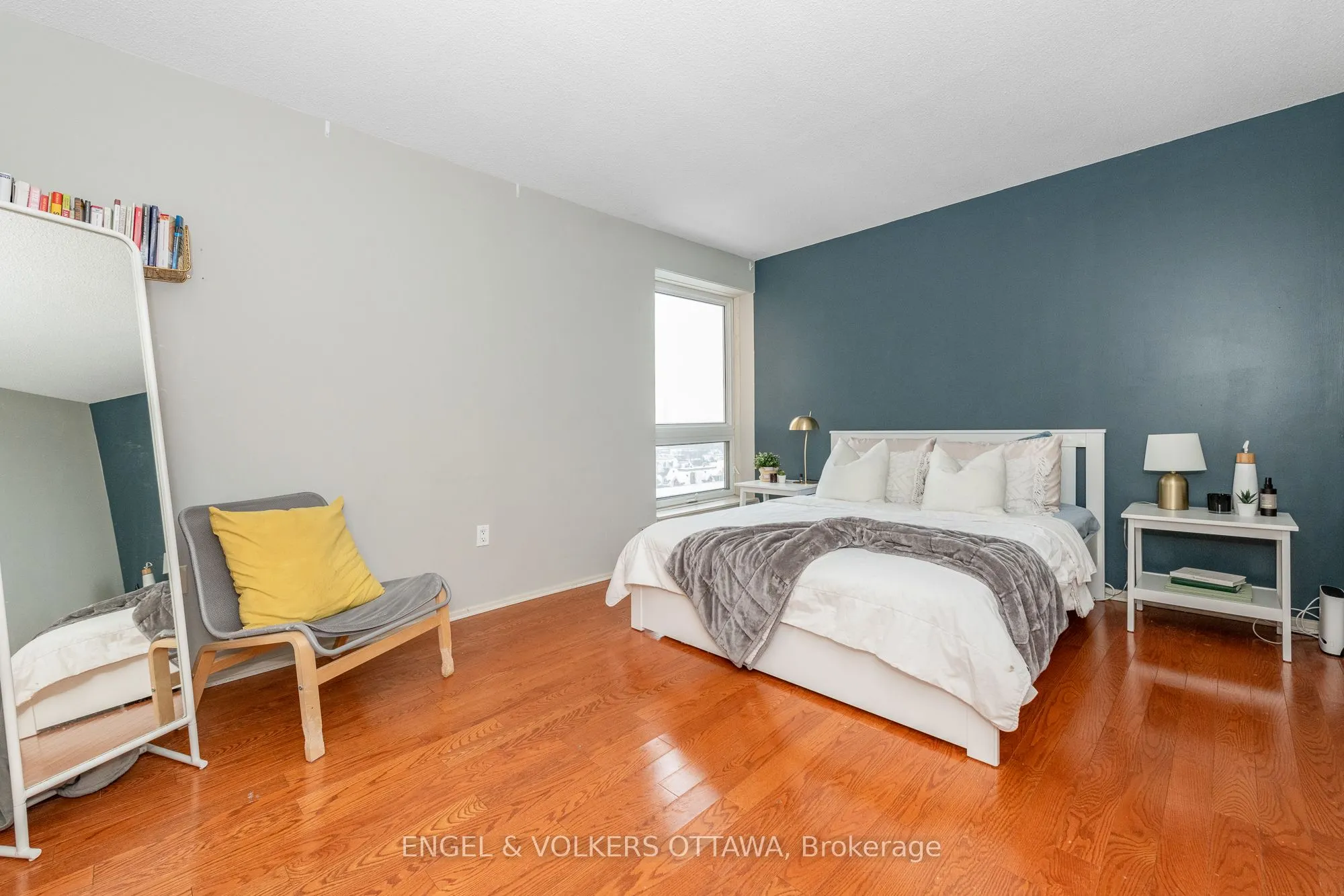 373 LAURIER Avenue E, #906