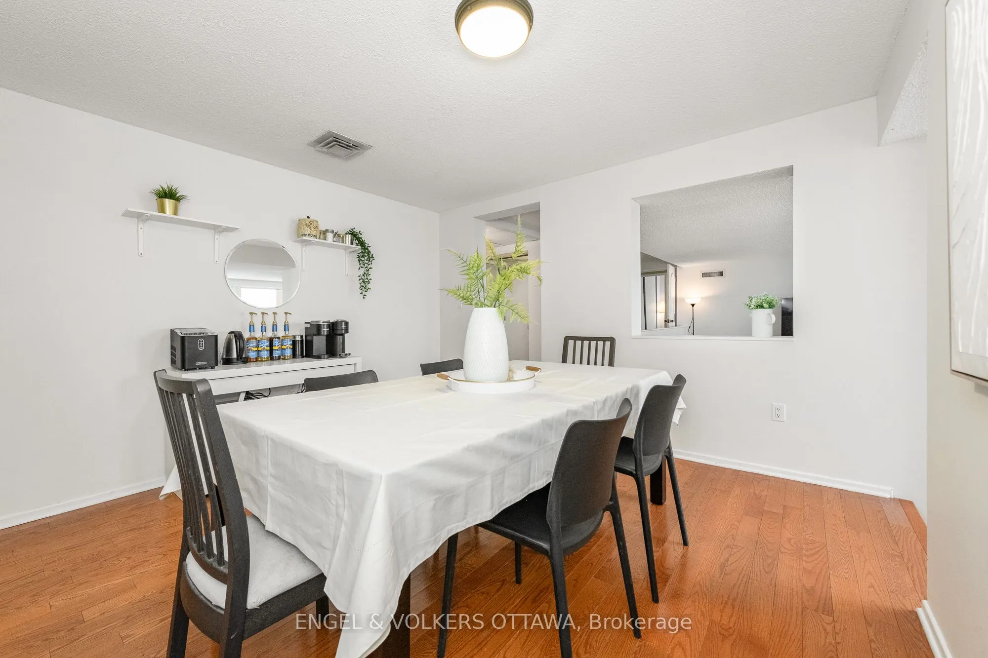373 LAURIER Avenue E, #906