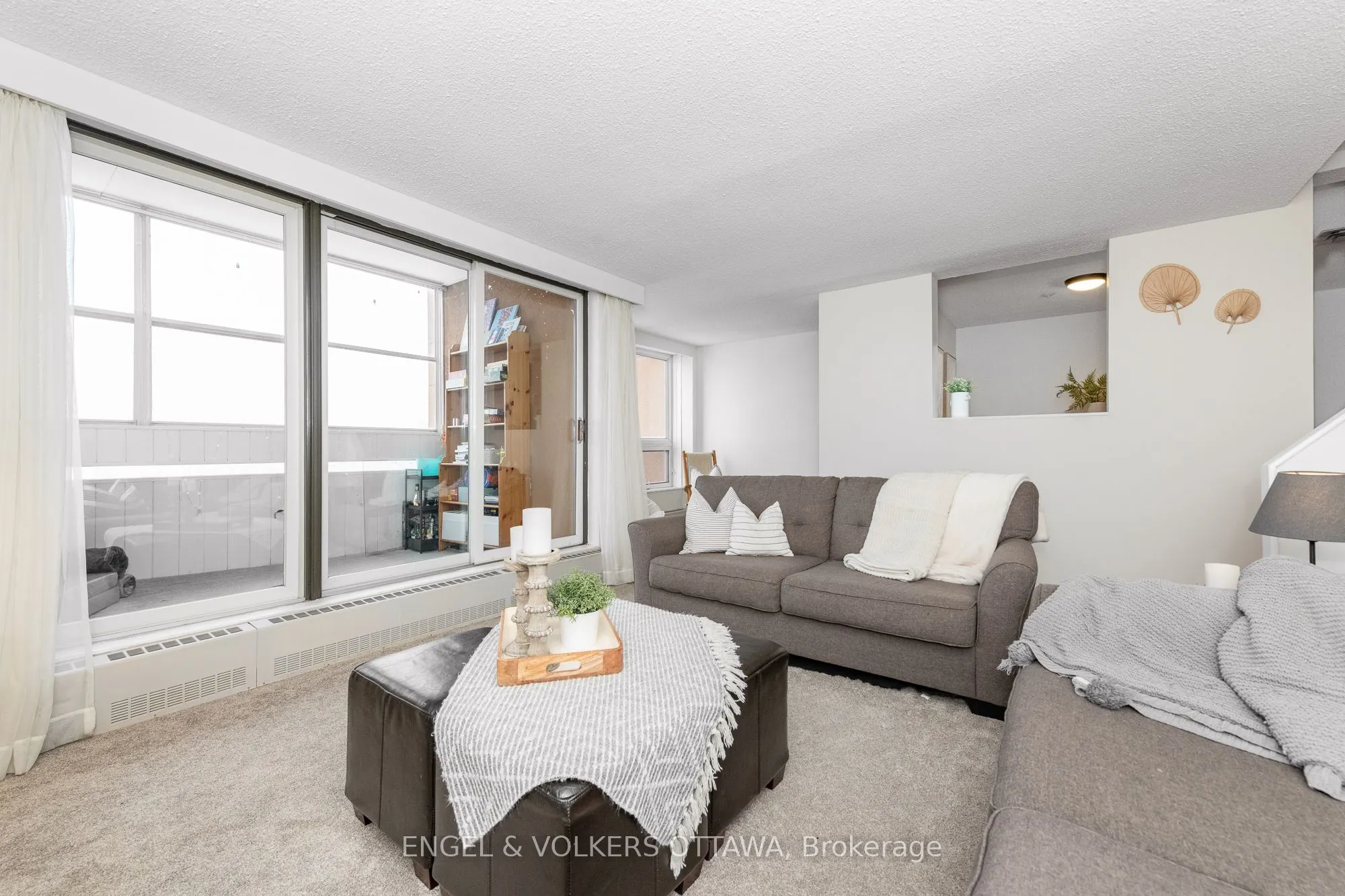 373 LAURIER Avenue E, #906