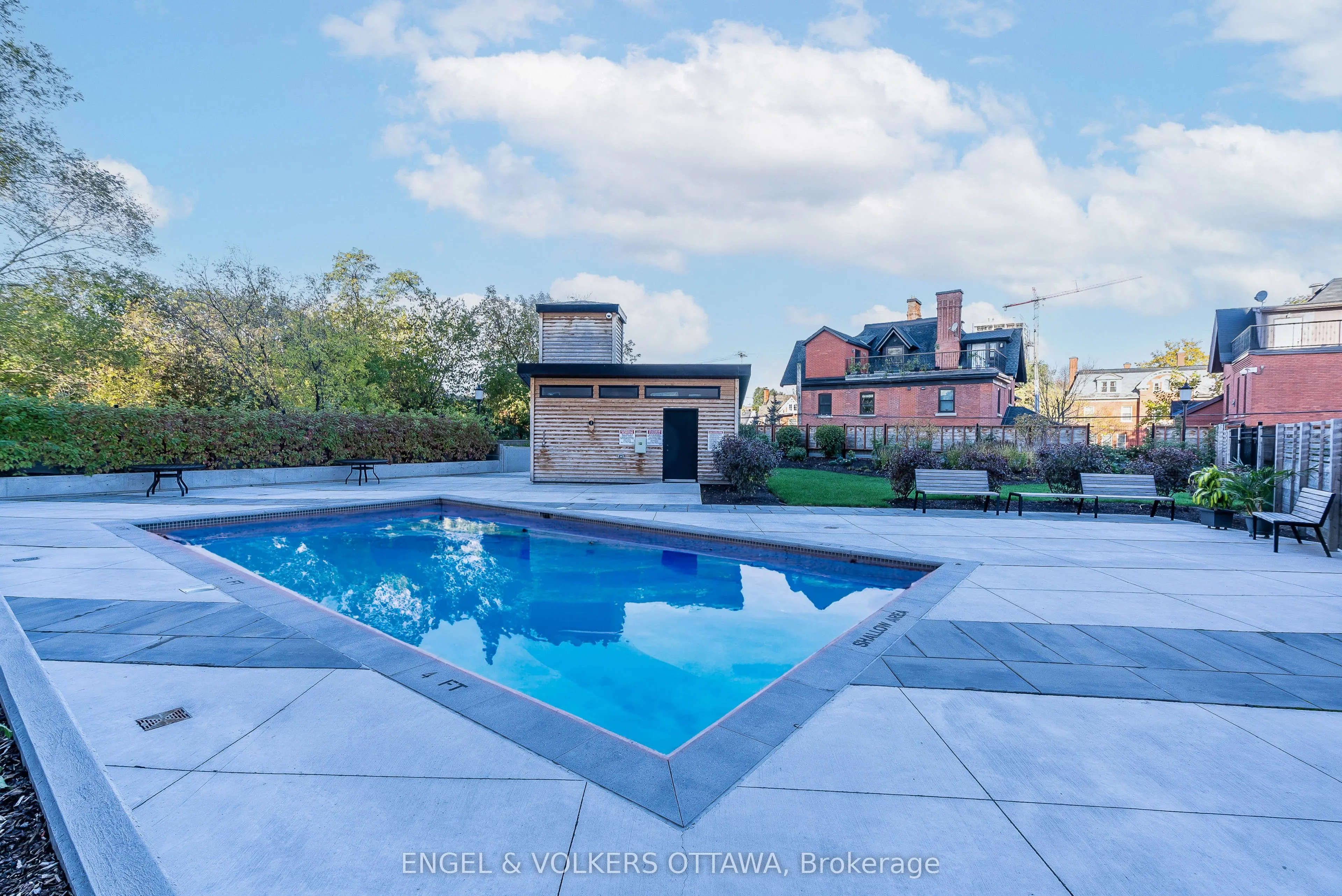 373 LAURIER Avenue E, #906