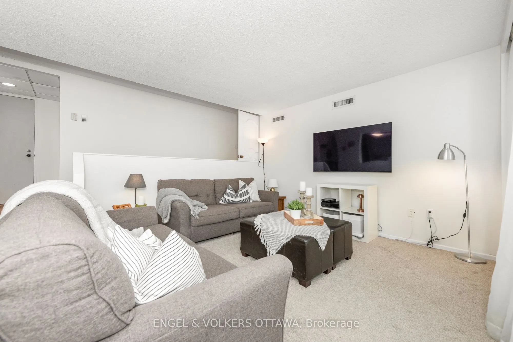 373 LAURIER Avenue E, #906