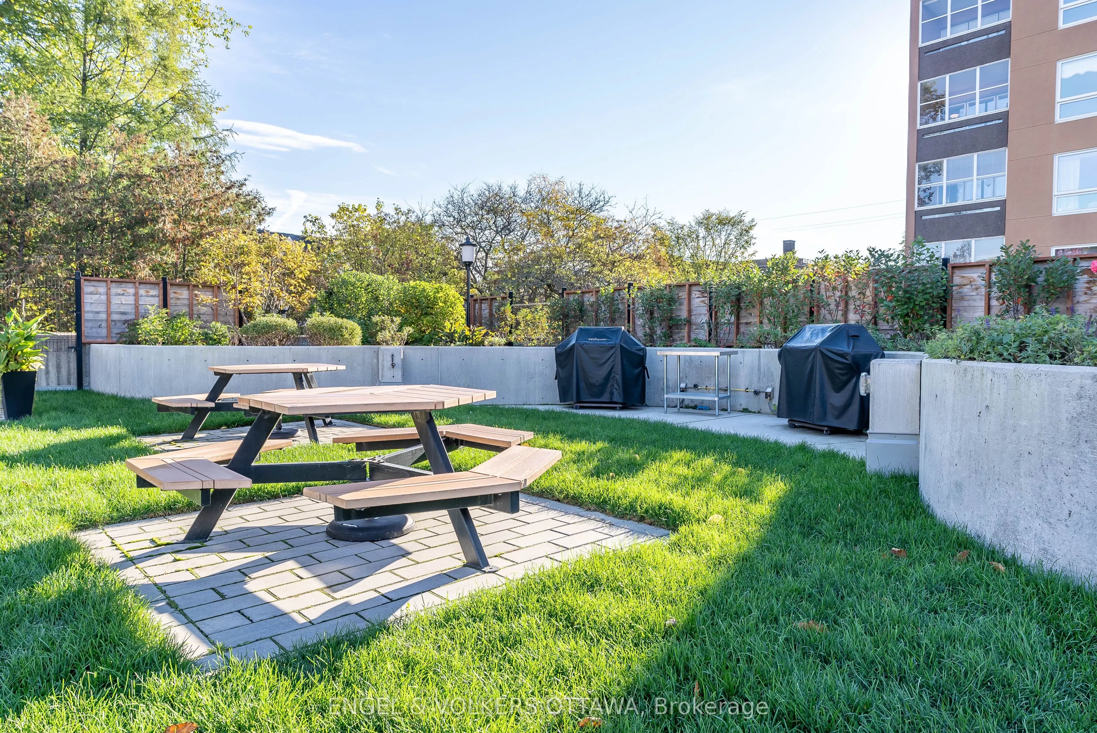373 LAURIER Avenue E, #906