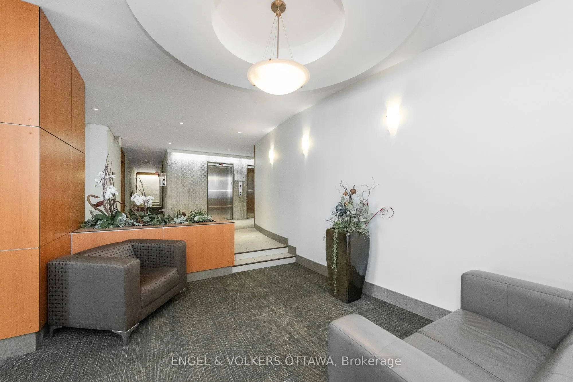 373 LAURIER Avenue E, #906