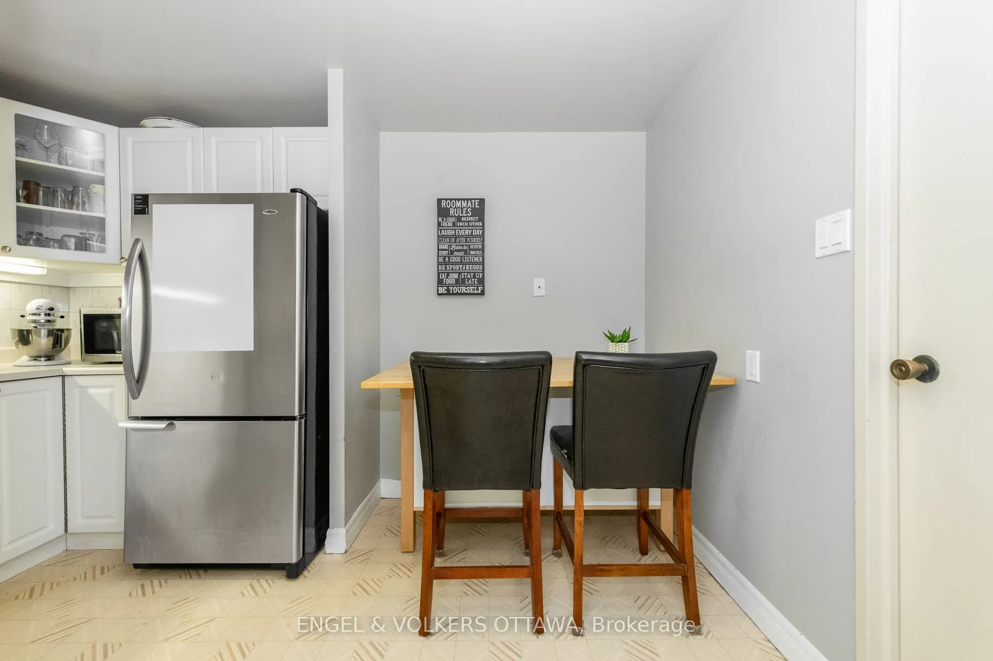 373 LAURIER Avenue E, #906