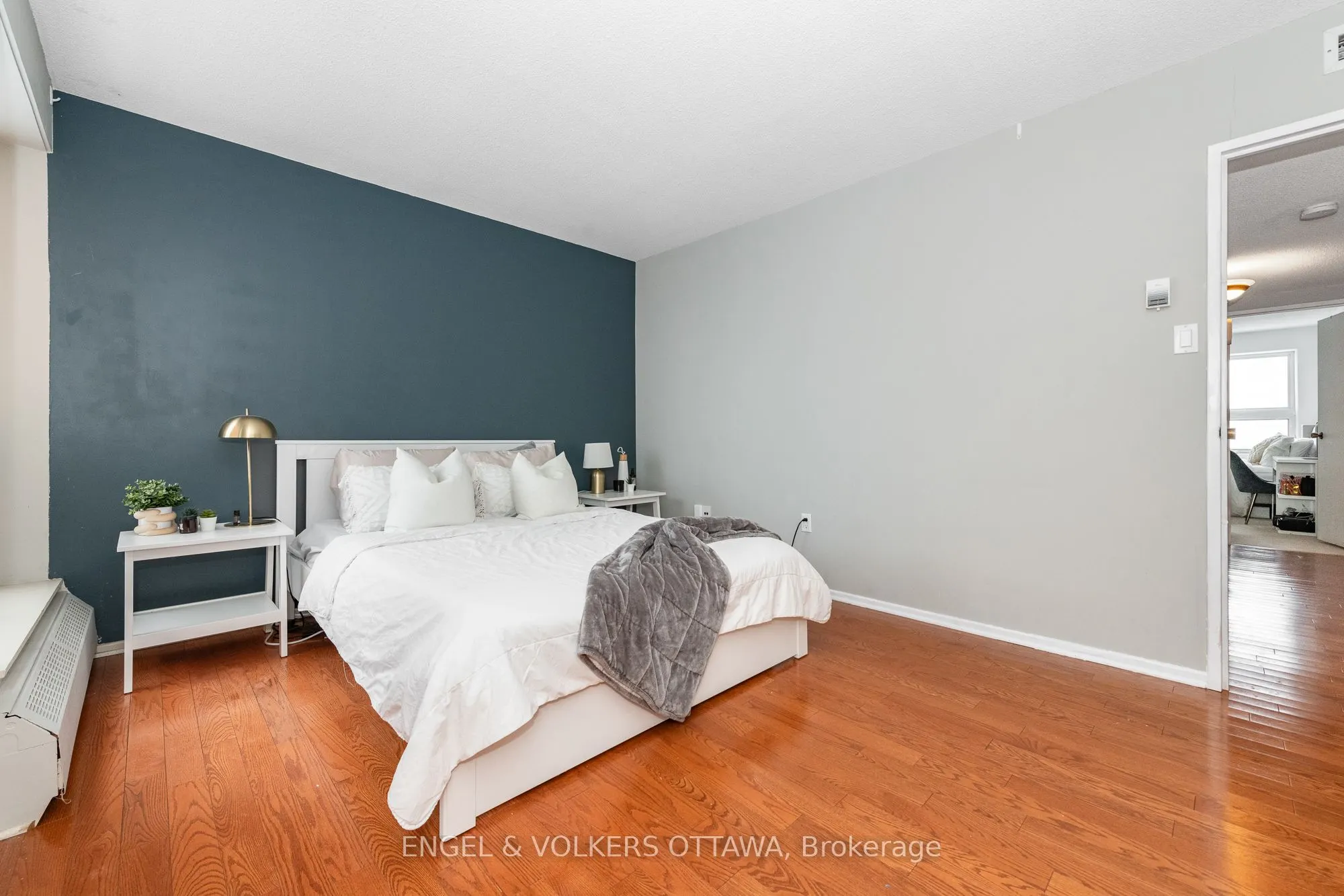 373 LAURIER Avenue E, #906