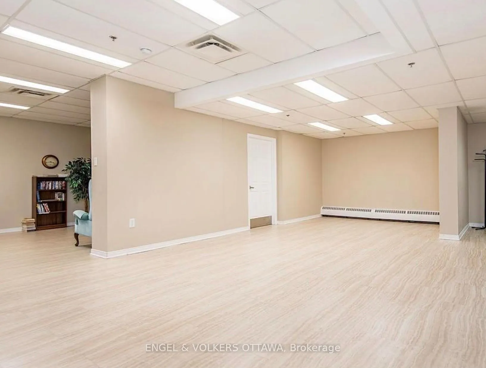 373 LAURIER Avenue E, #906