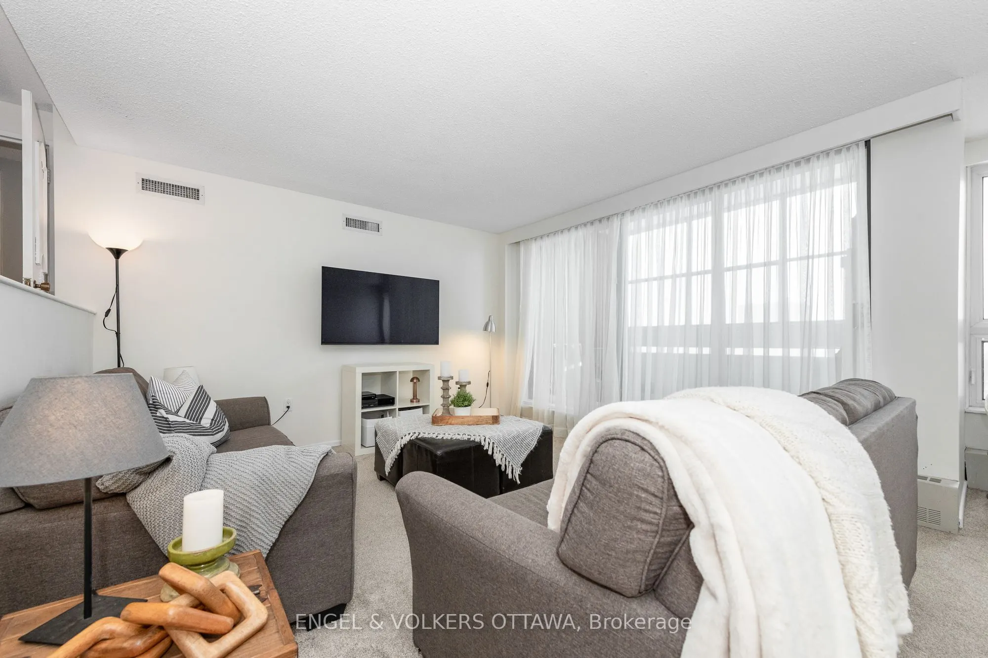 373 LAURIER Avenue E, #906