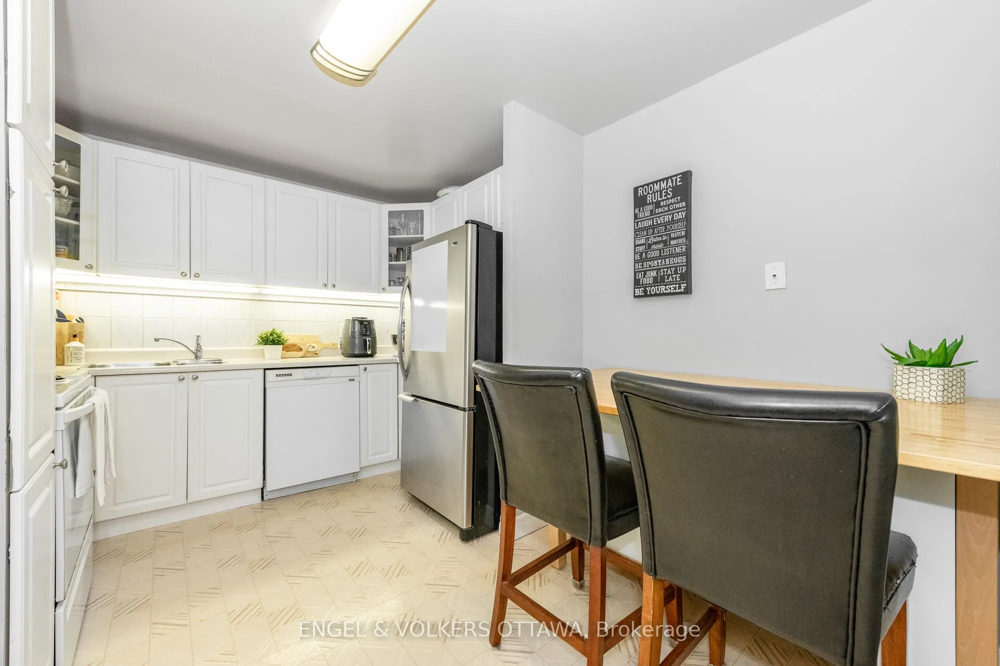 373 LAURIER Avenue E, #906