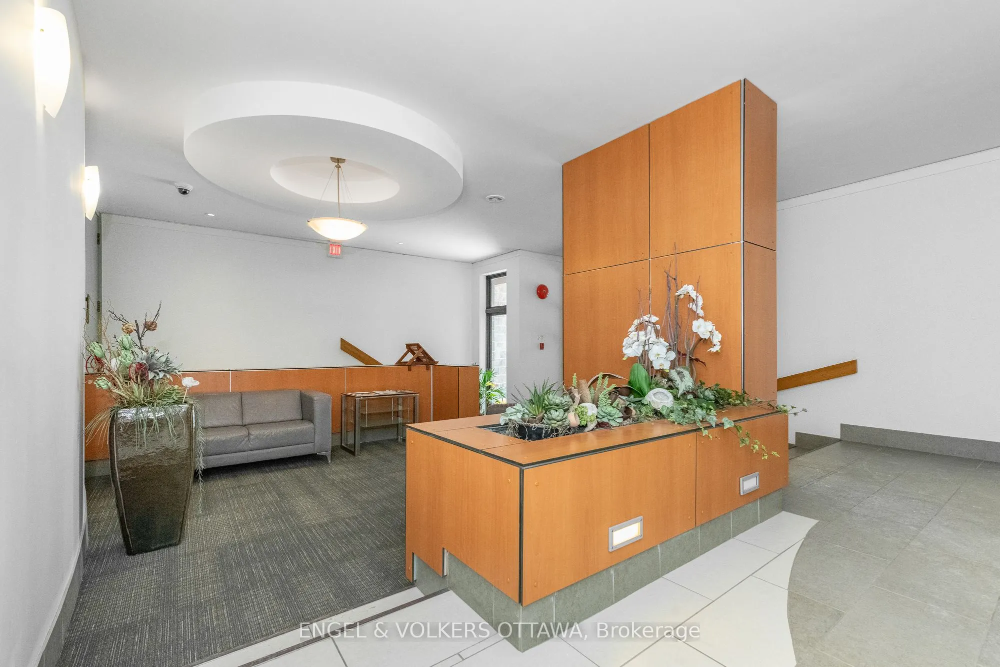 373 LAURIER Avenue E, #906