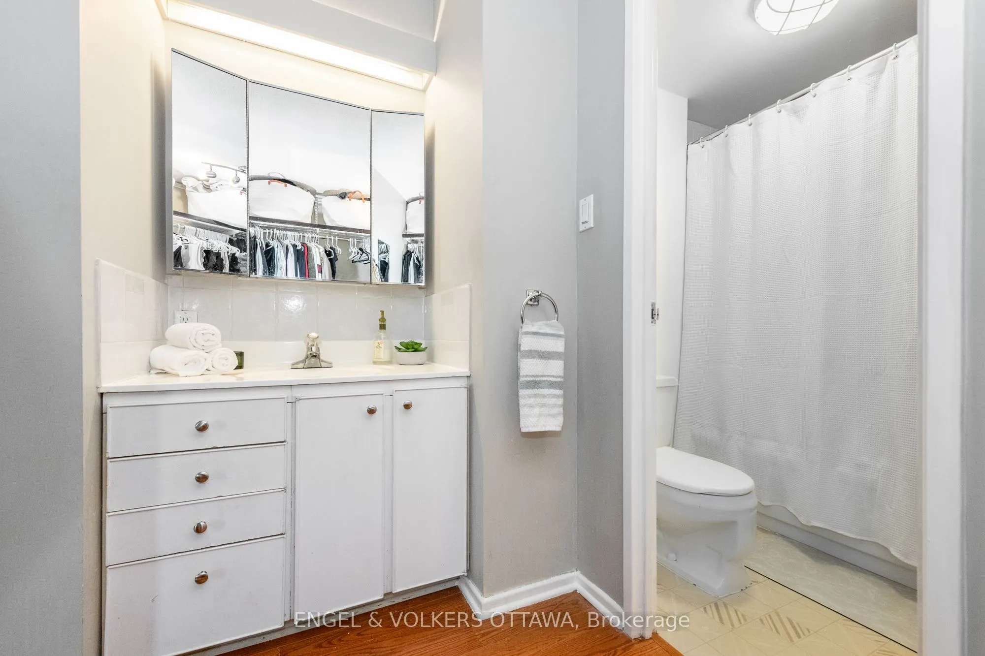 373 LAURIER Avenue E, #906