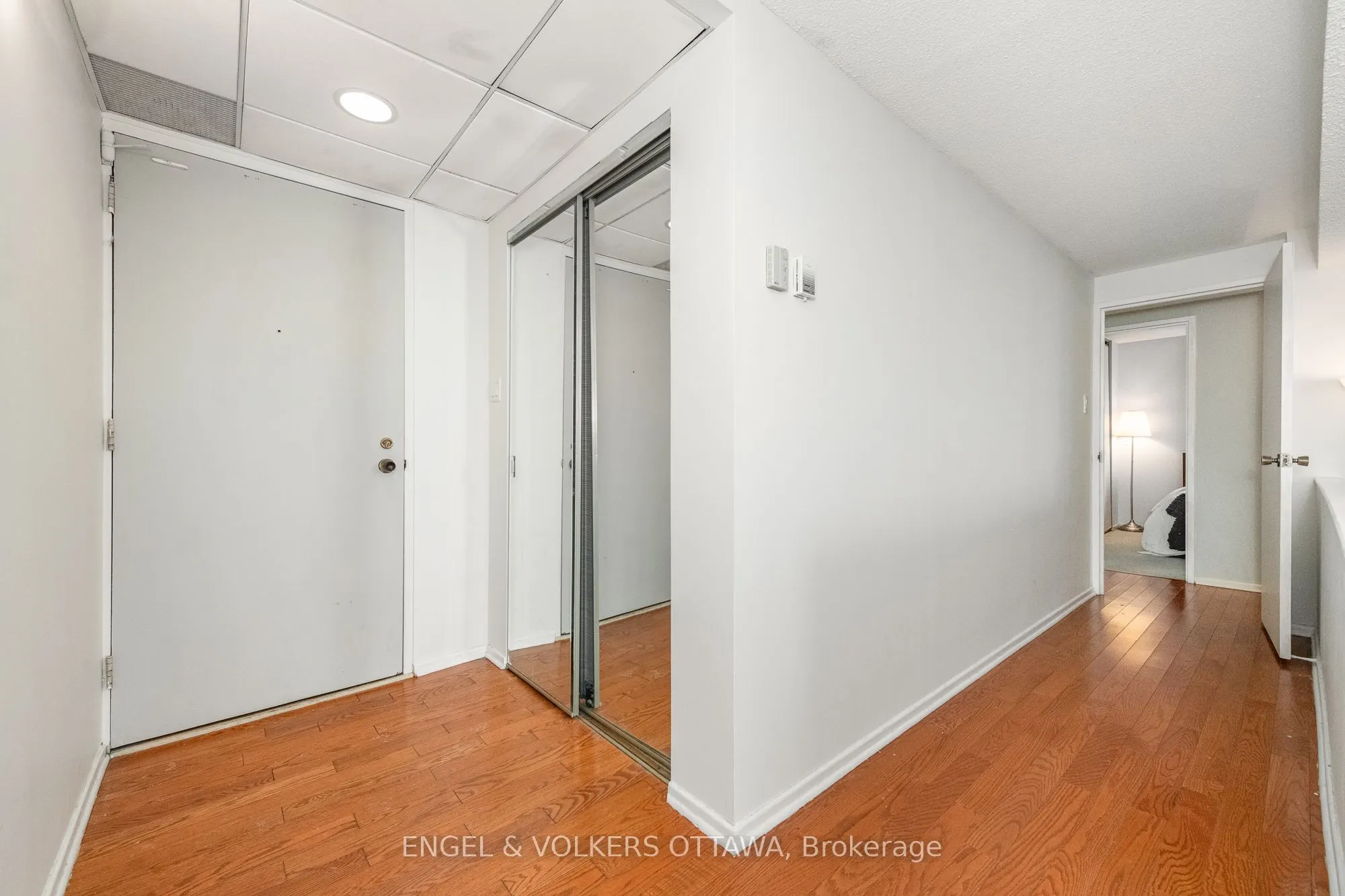 373 LAURIER Avenue E, #906