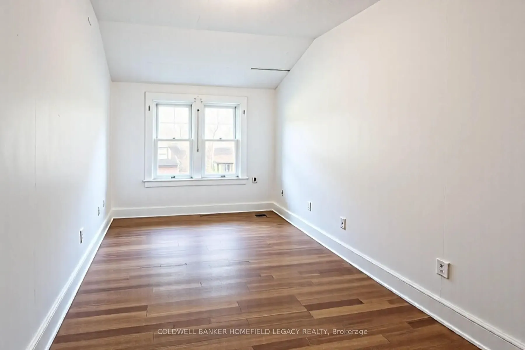 383 Queen Street E