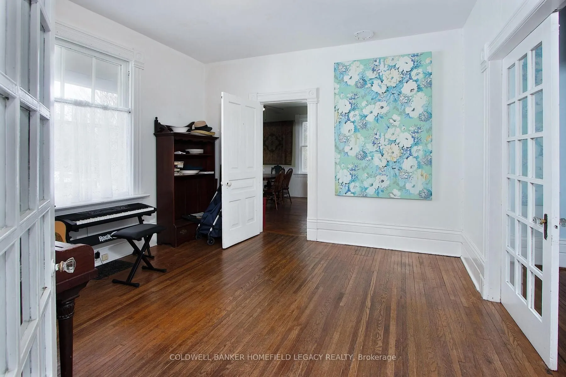 383 Queen Street E