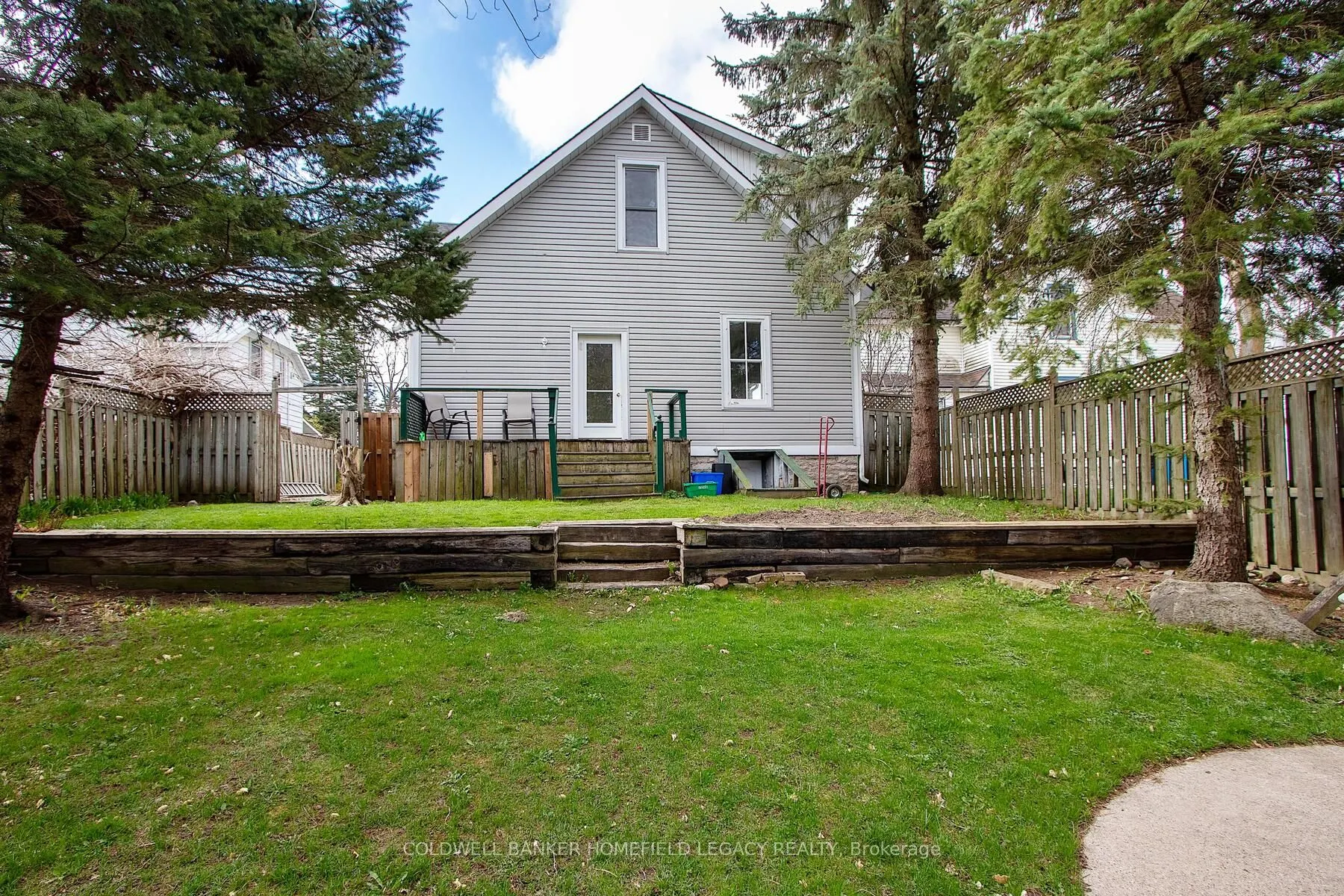 383 Queen Street E