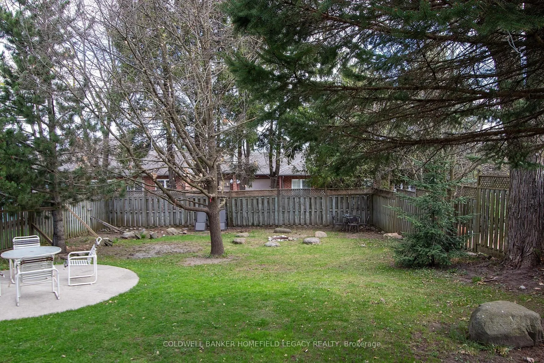 383 Queen Street E