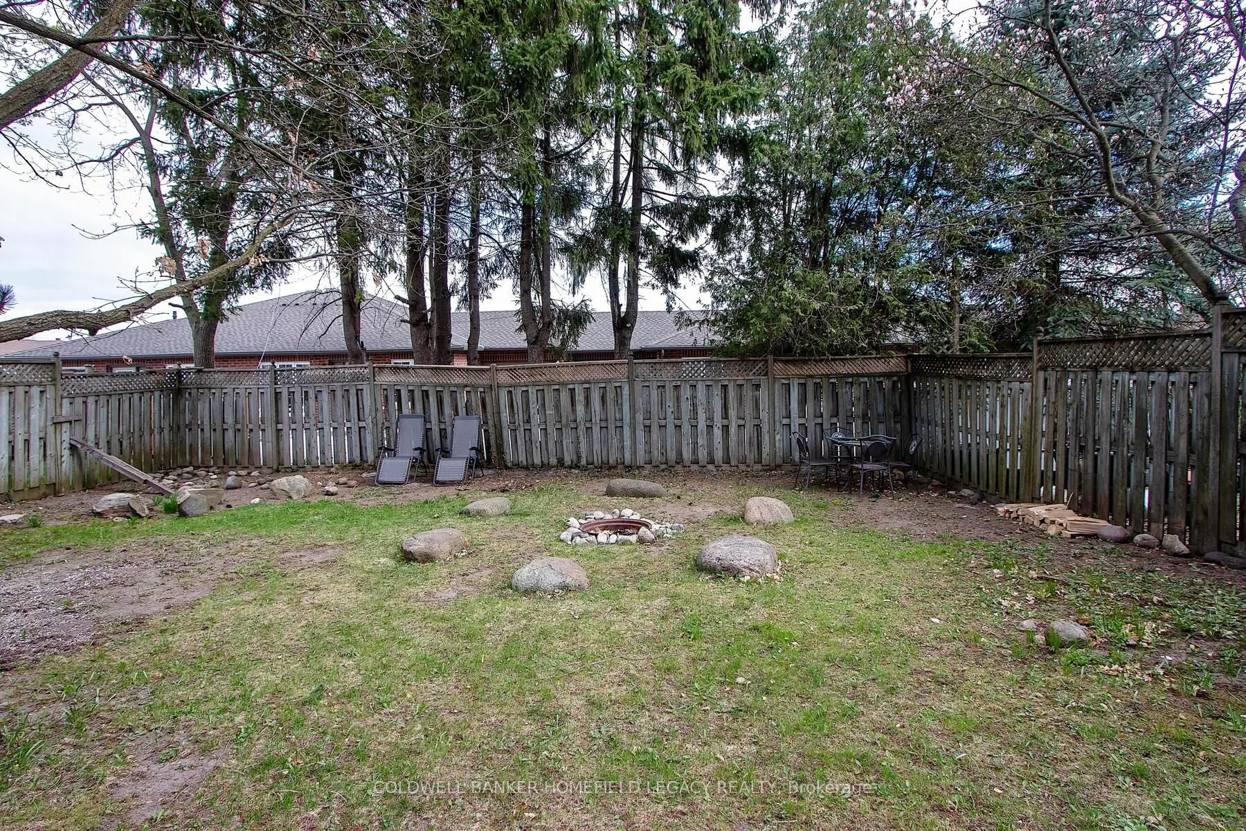 383 Queen Street E