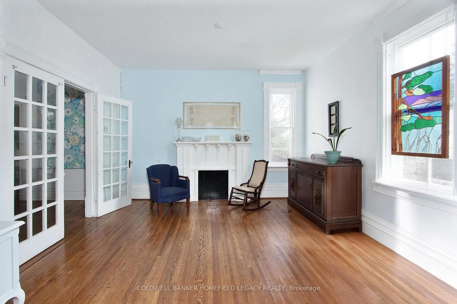 383 Queen Street E