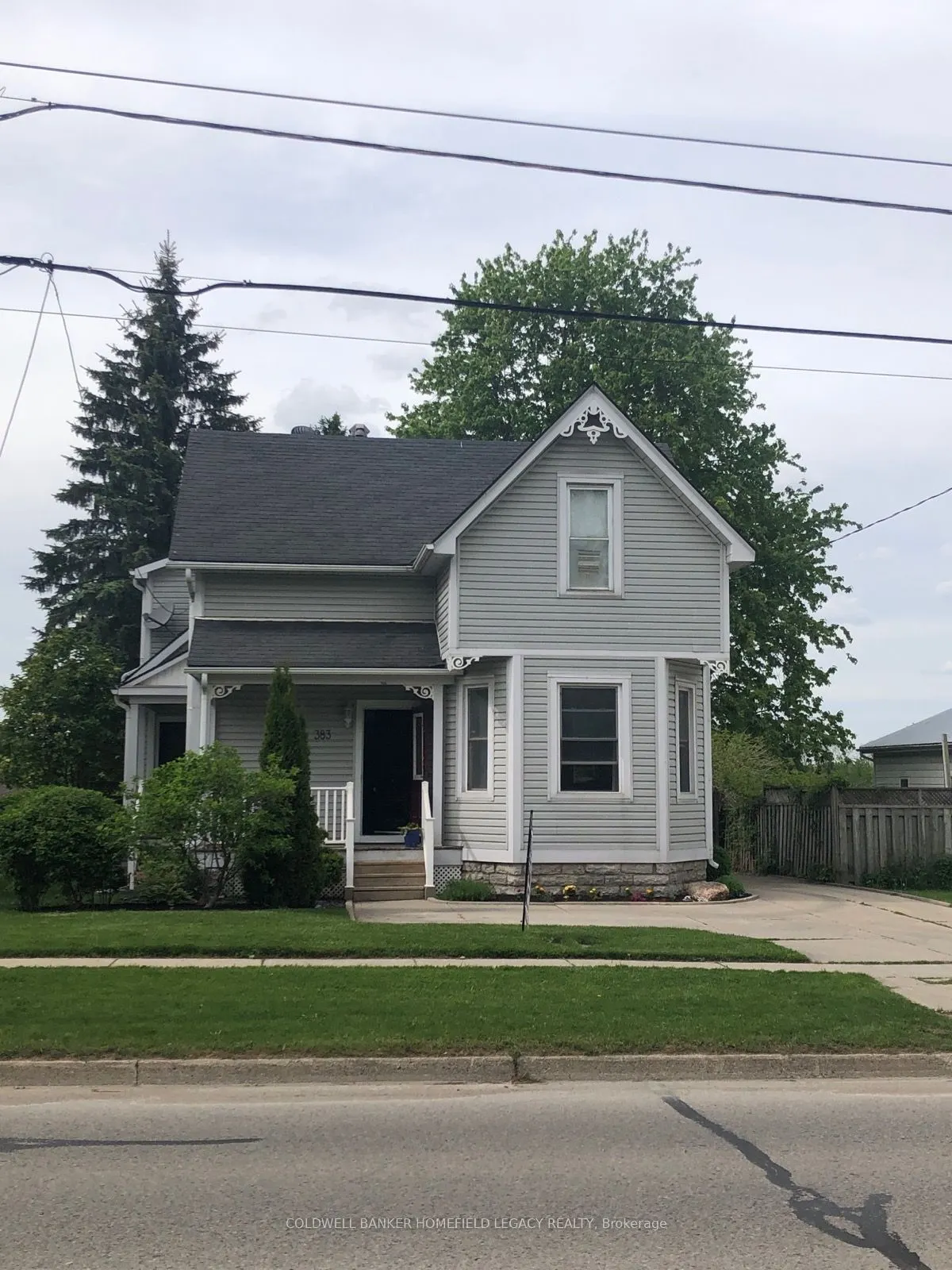 383 Queen Street E