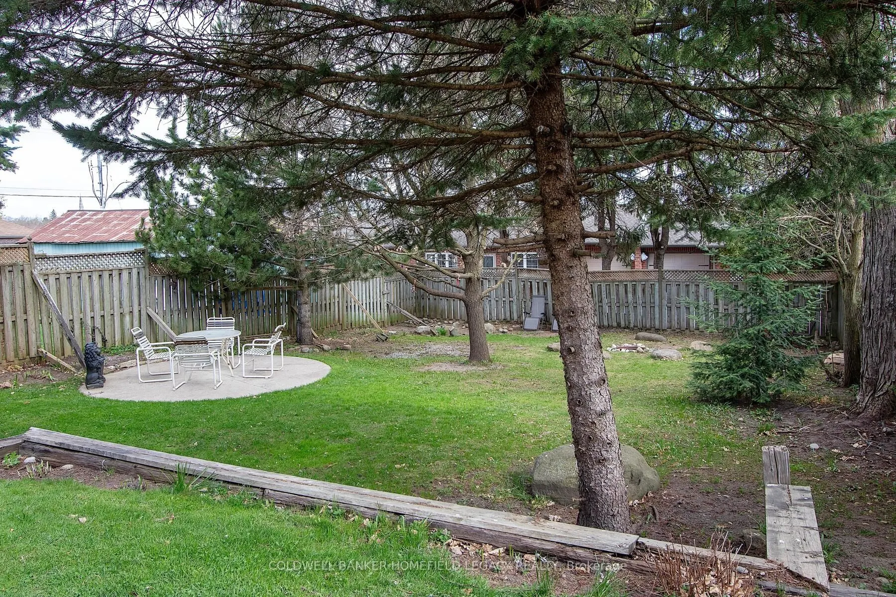 383 Queen Street E