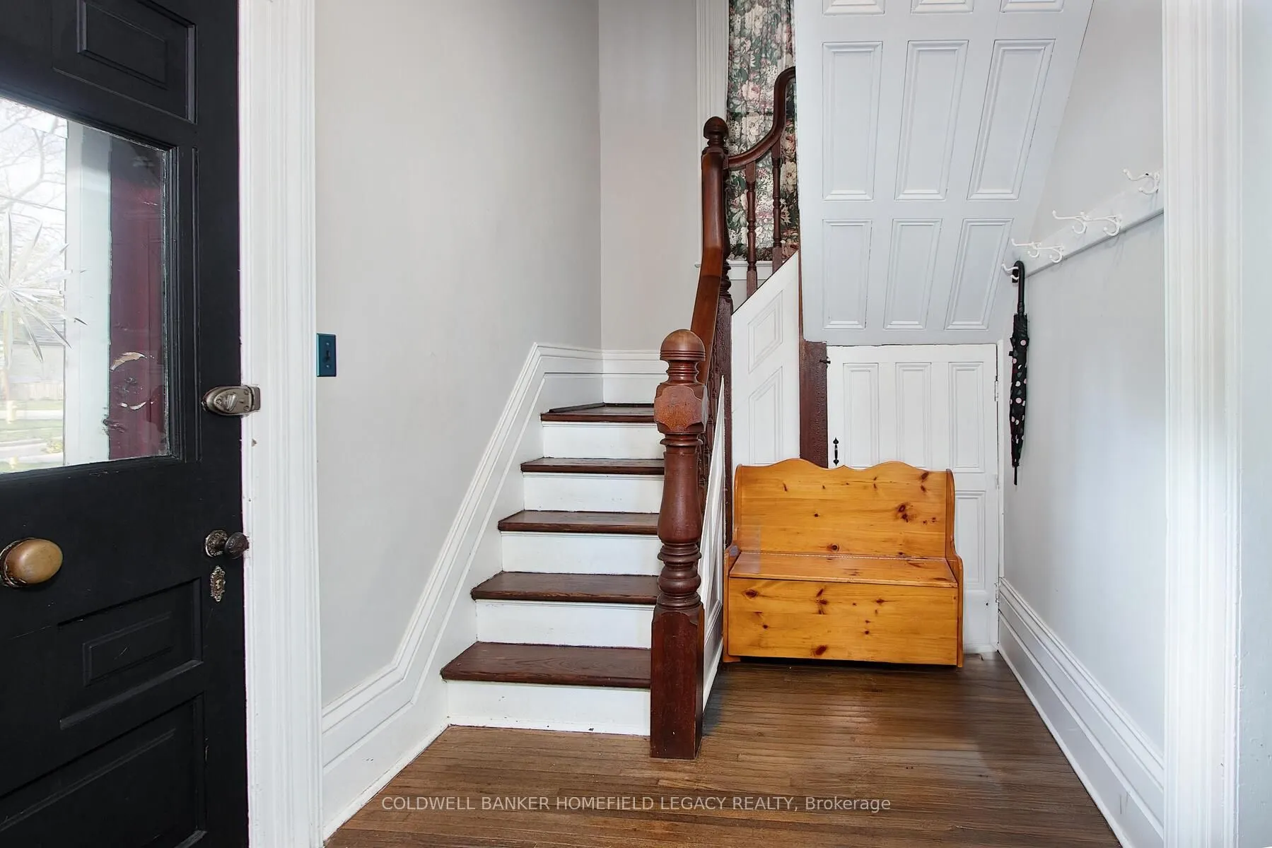 383 Queen Street E