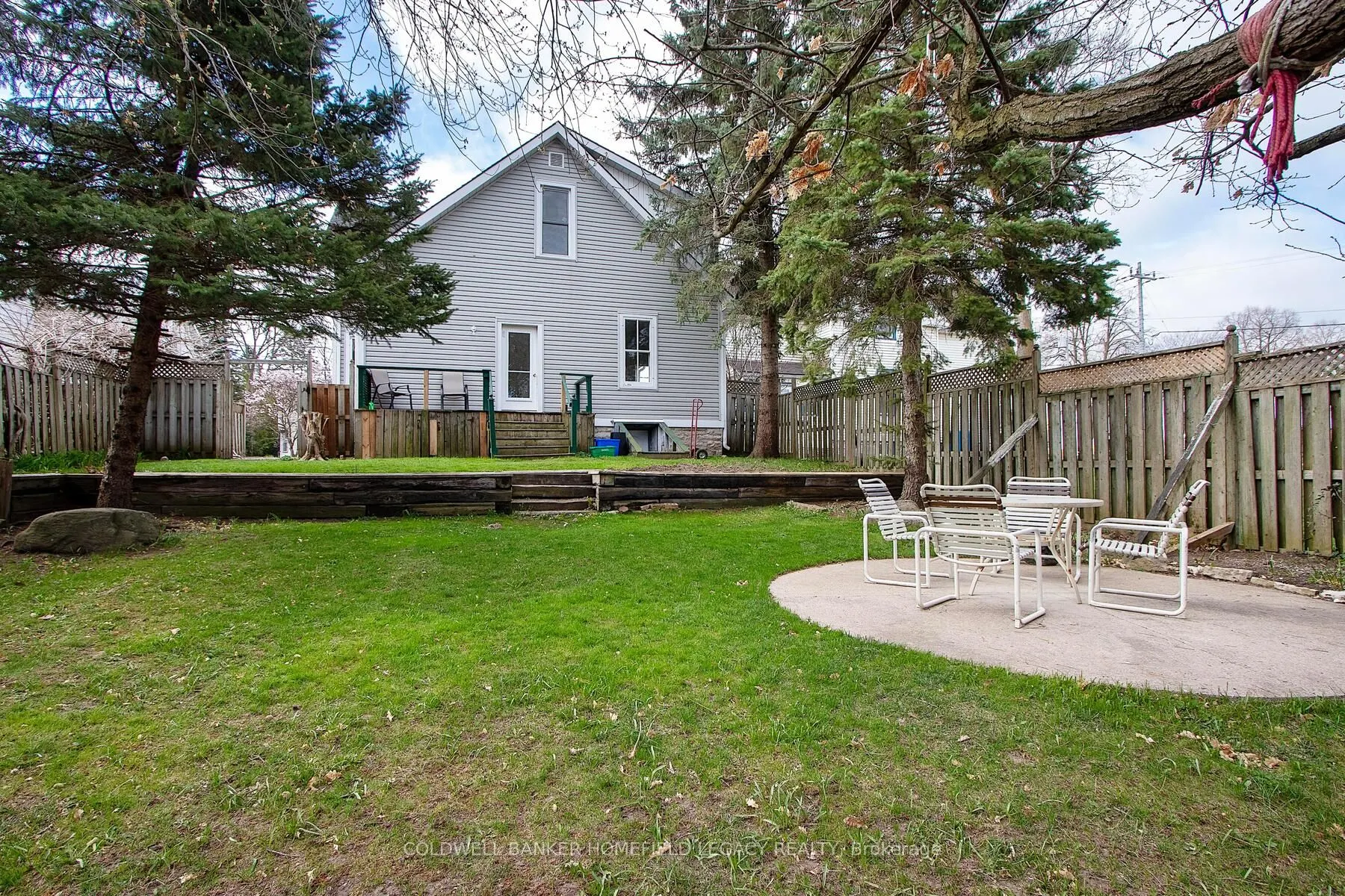 383 Queen Street E