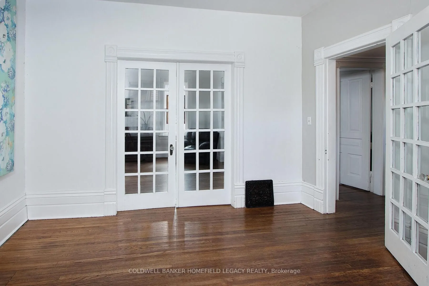 383 Queen Street E