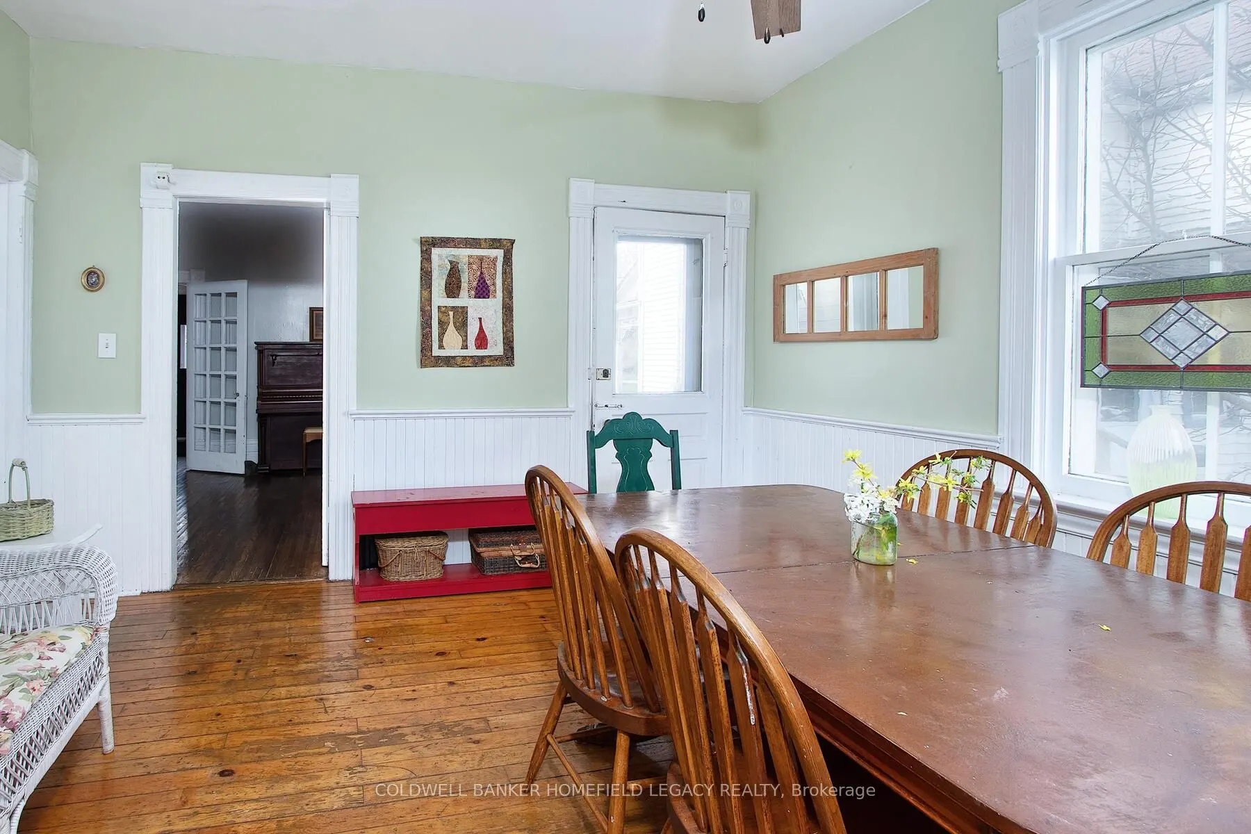 383 Queen Street E