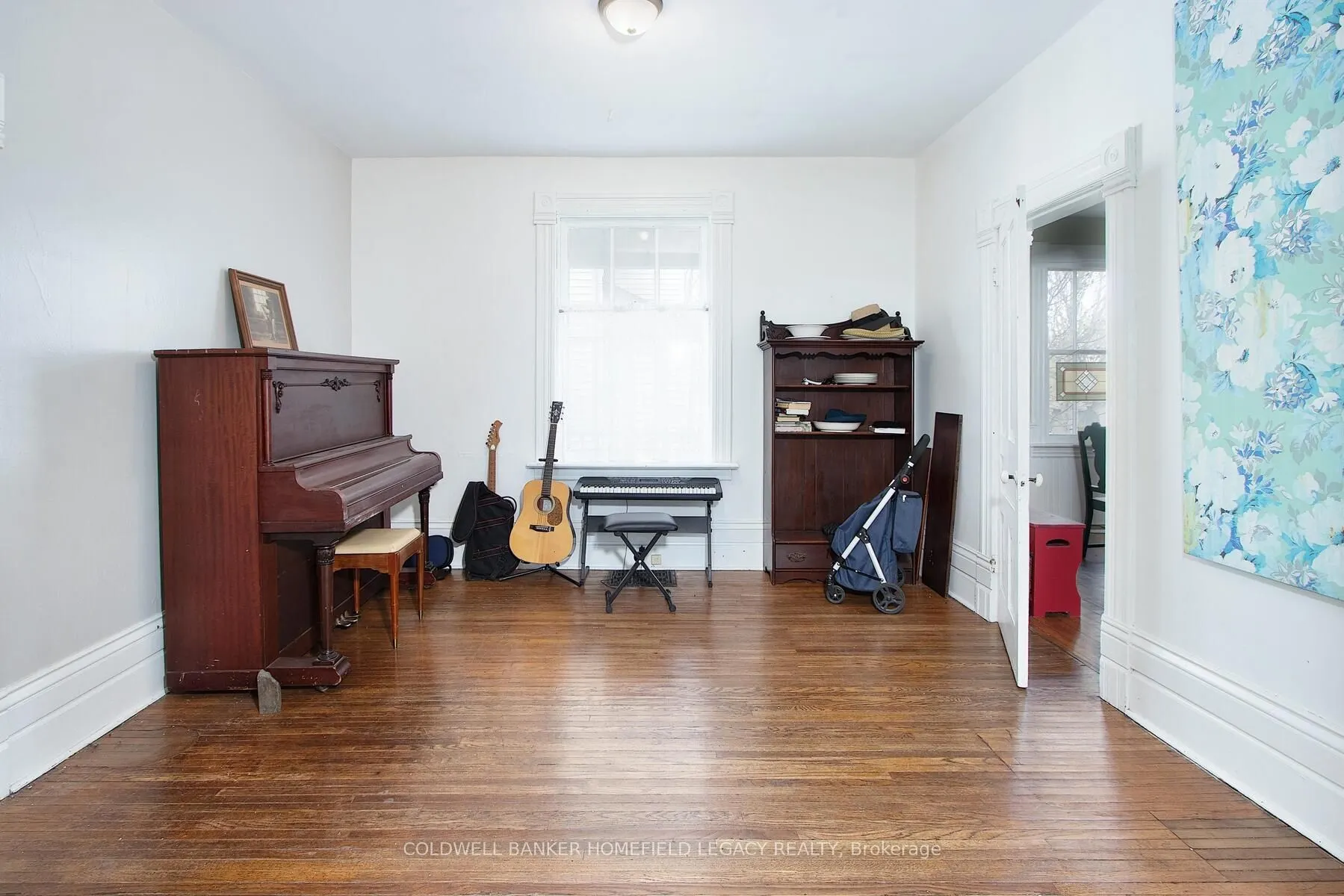 383 Queen Street E