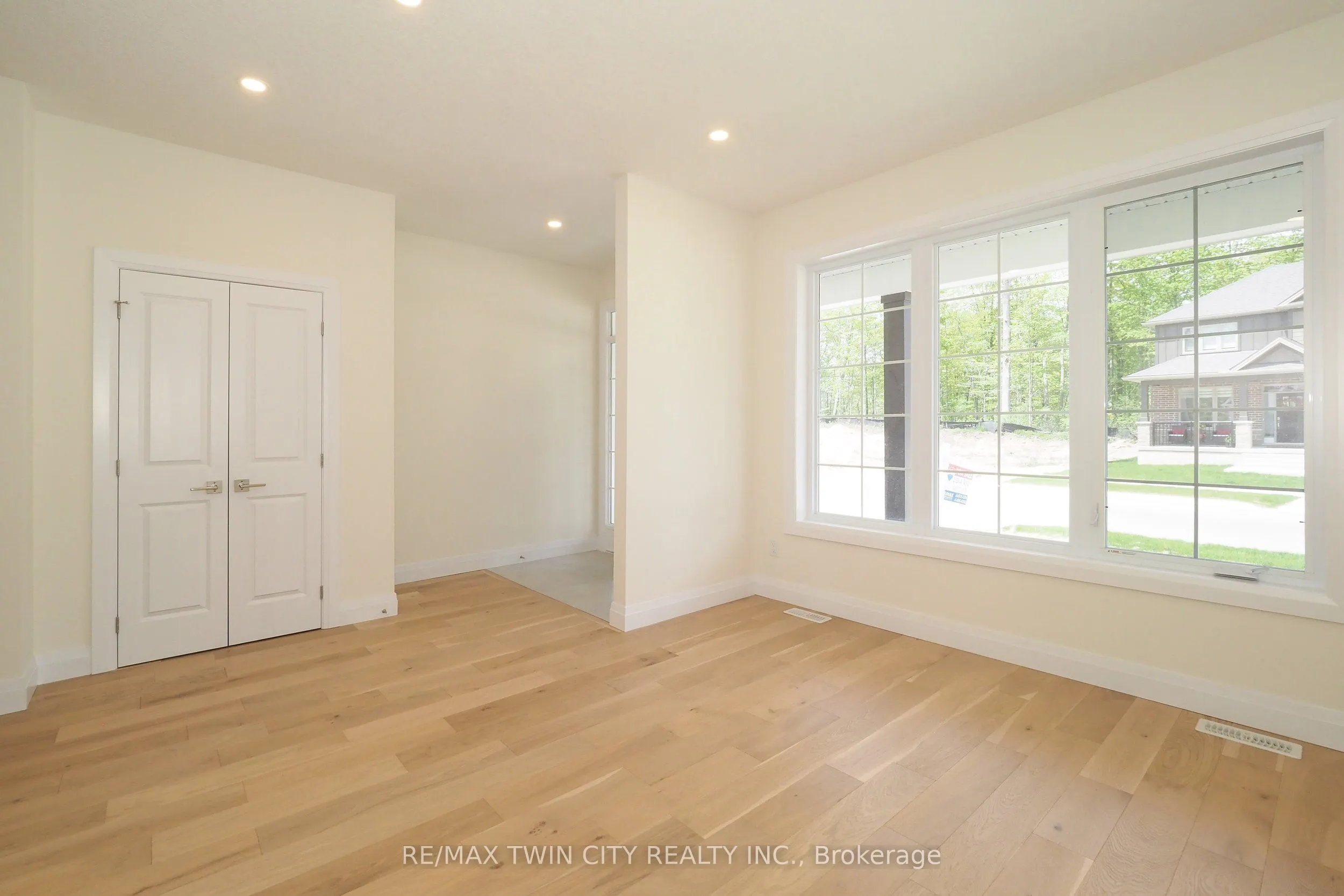 220 JEFFREY Place