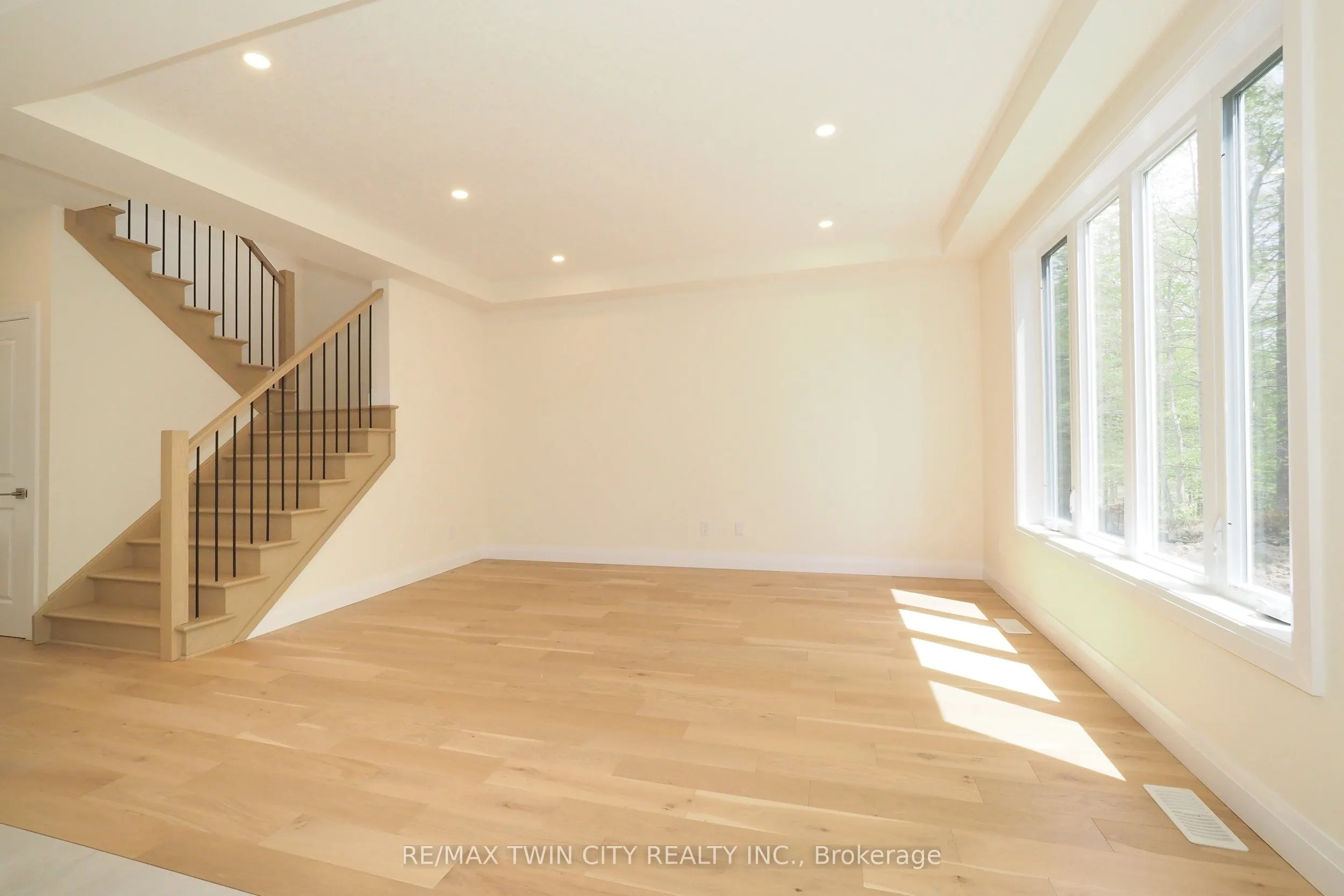 220 JEFFREY Place