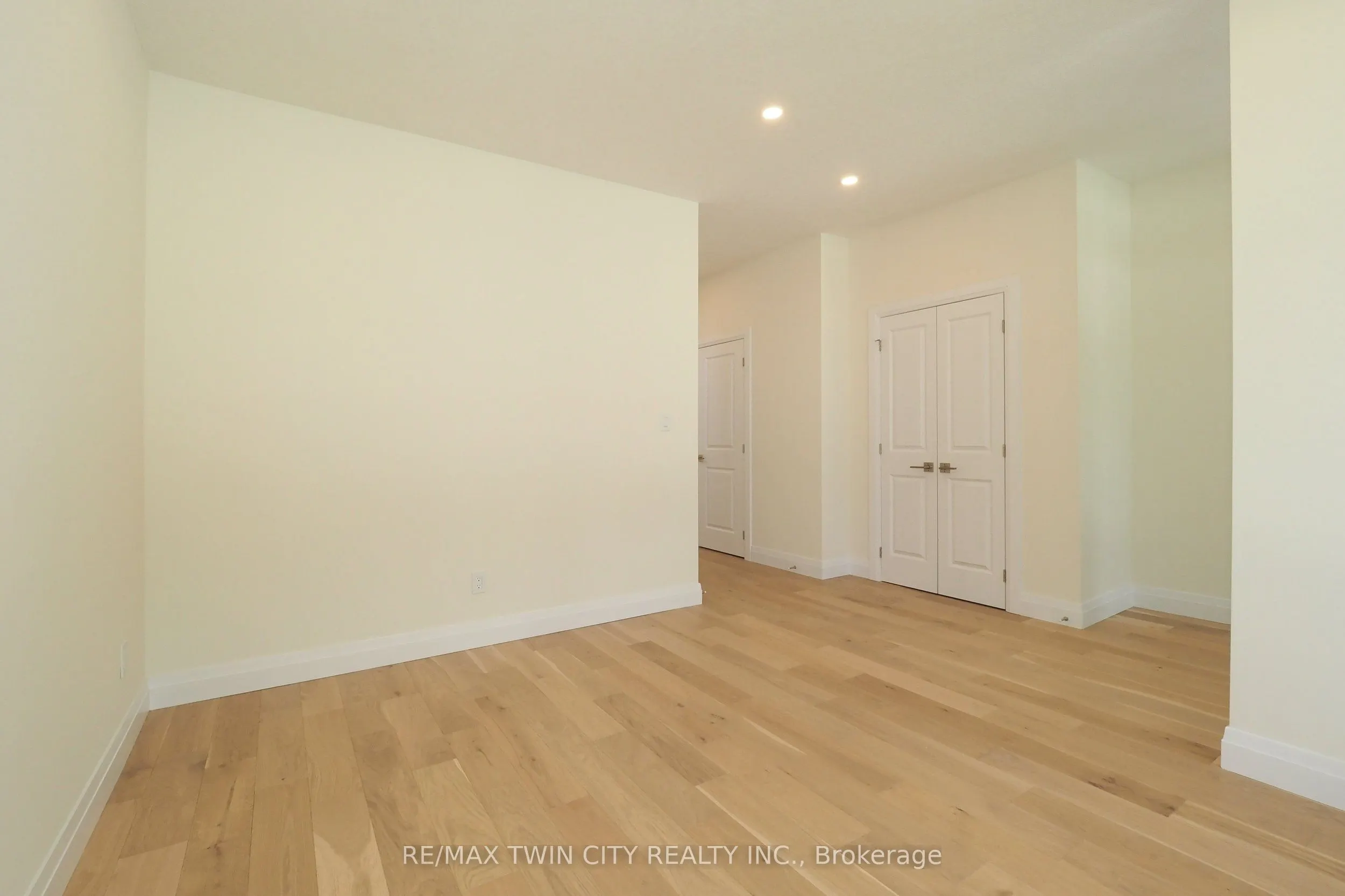 220 JEFFREY Place