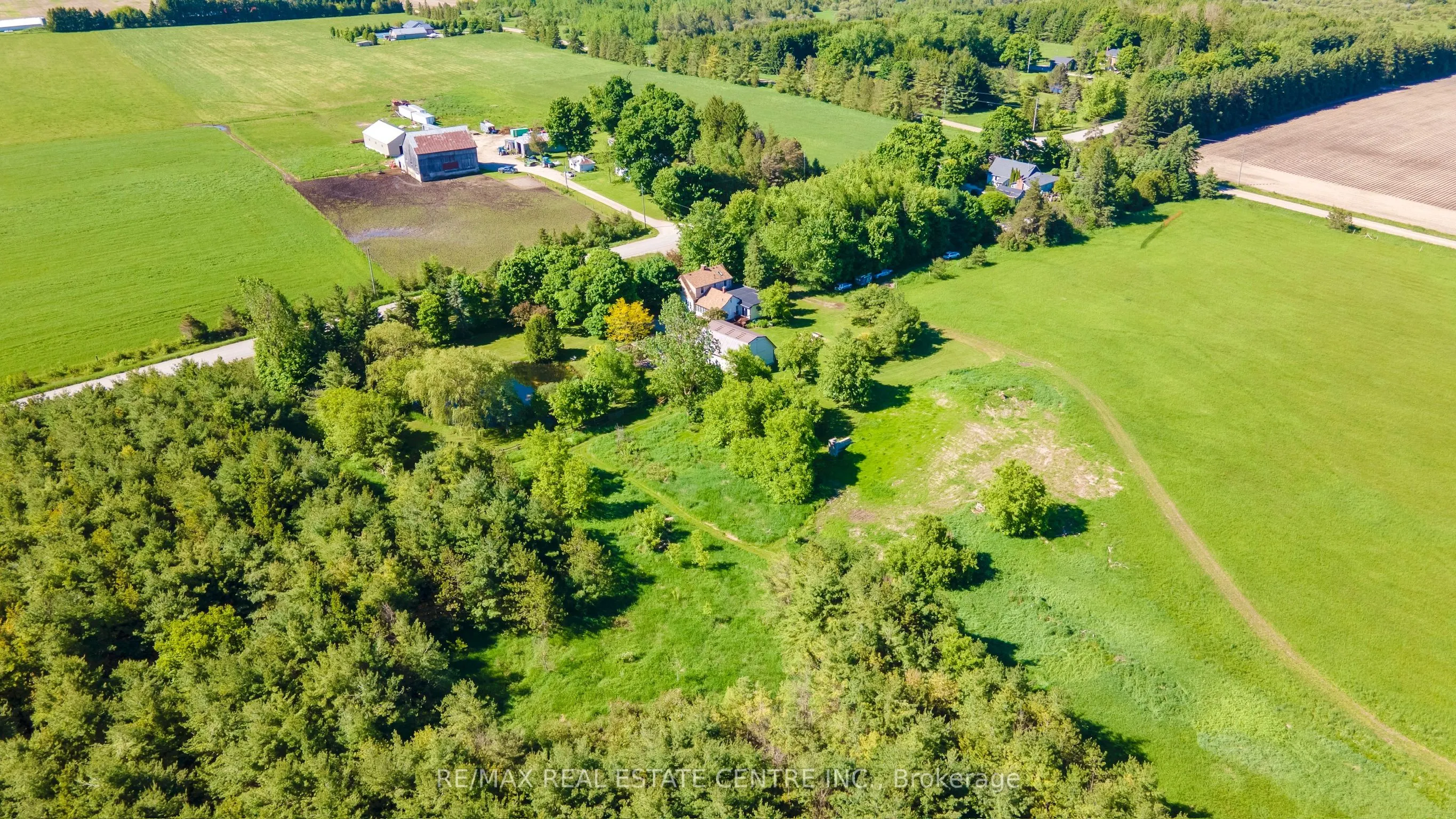 384323 20 Side Road