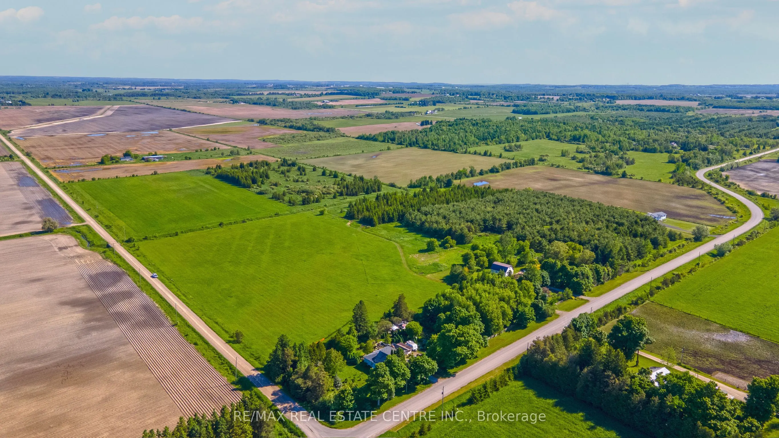 384323 20 Side Road