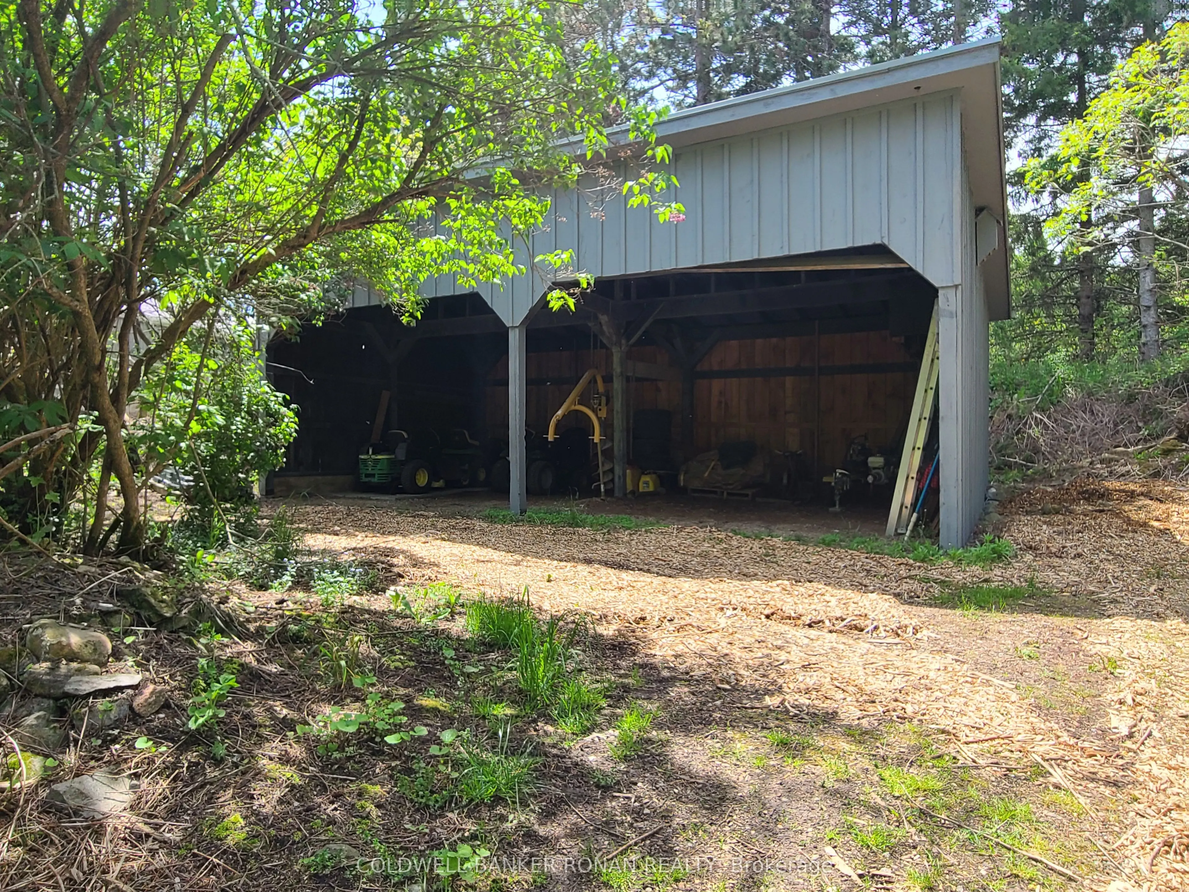 836138 4th Line E