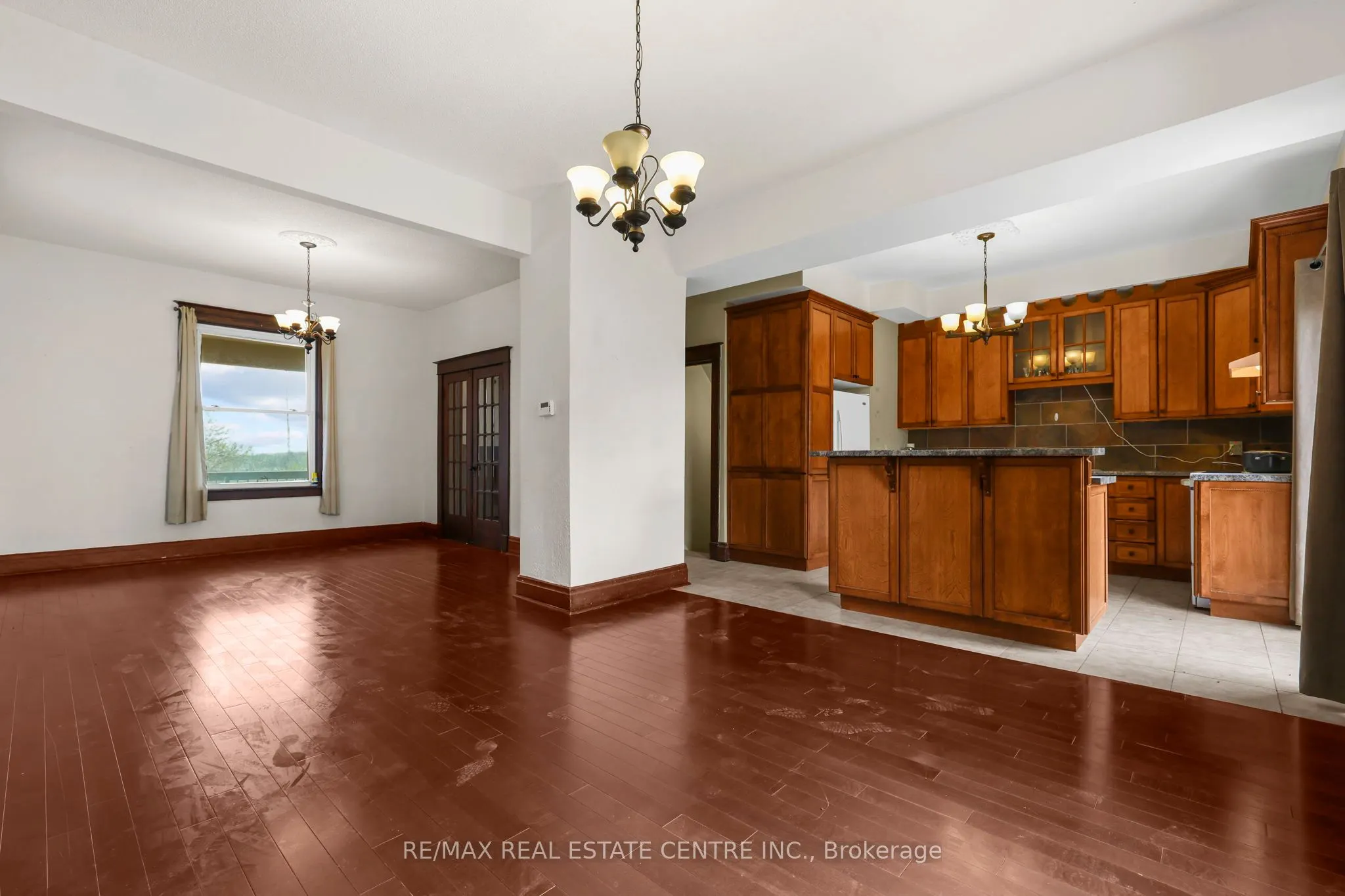 323 Queenston Road