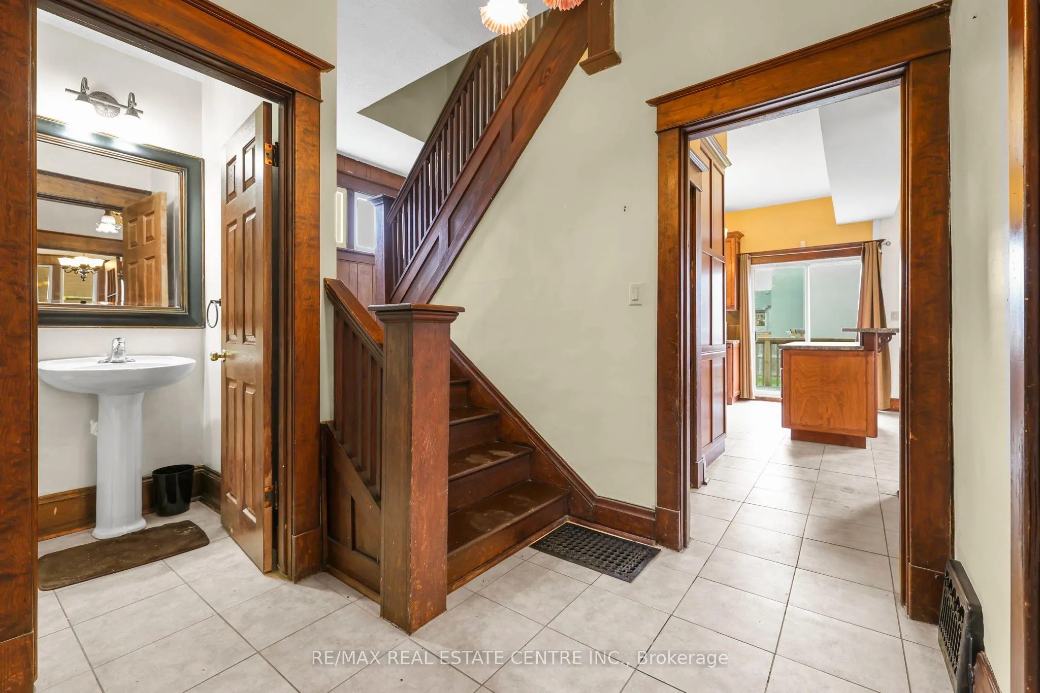 323 Queenston Road