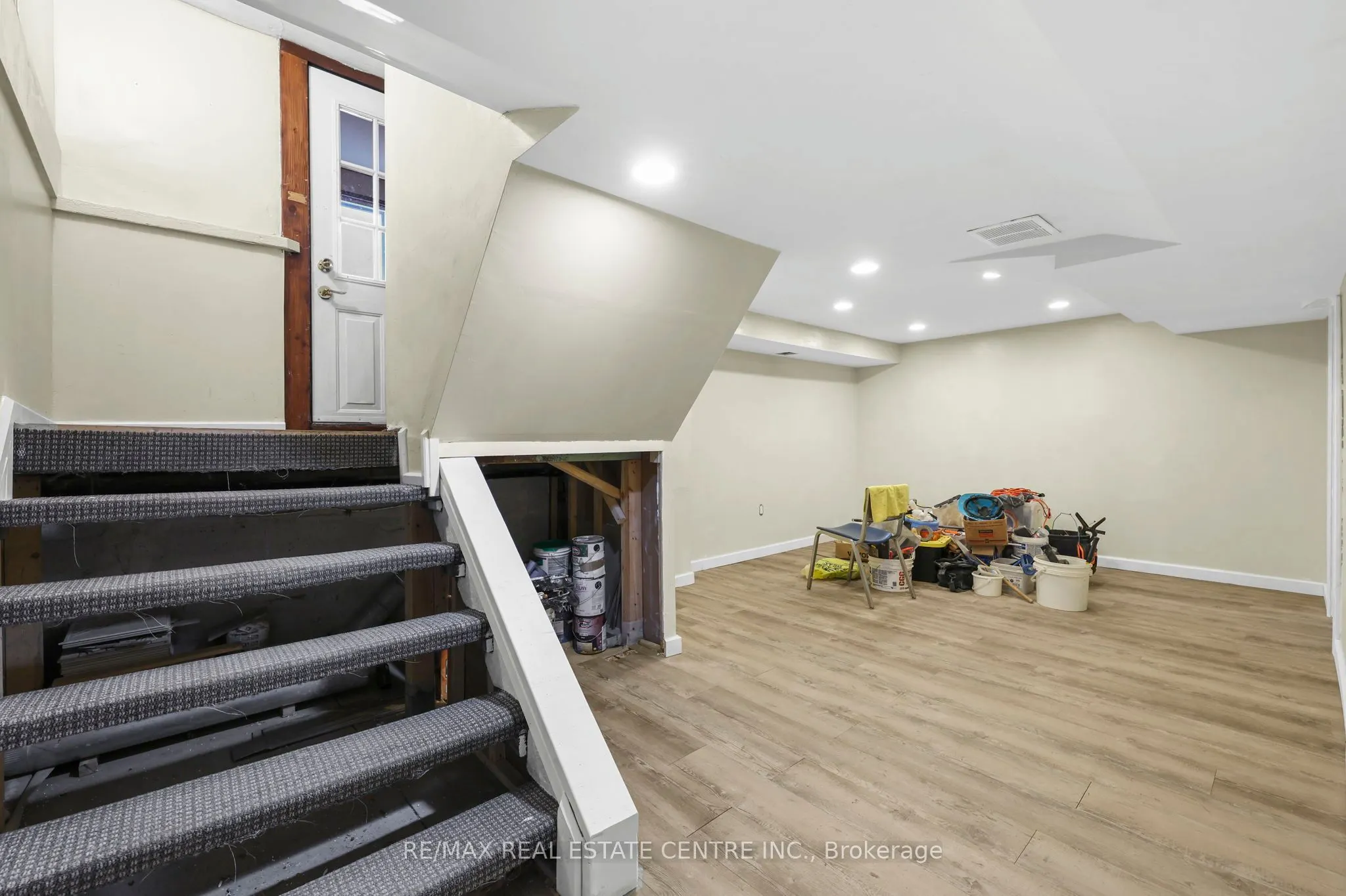 323 Queenston Road