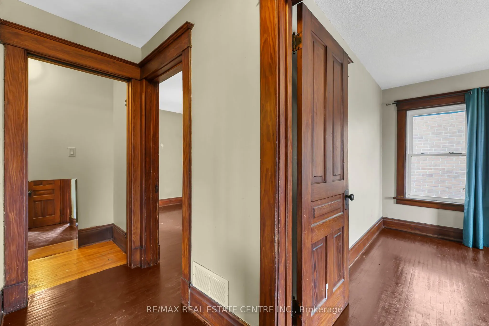 323 Queenston Road