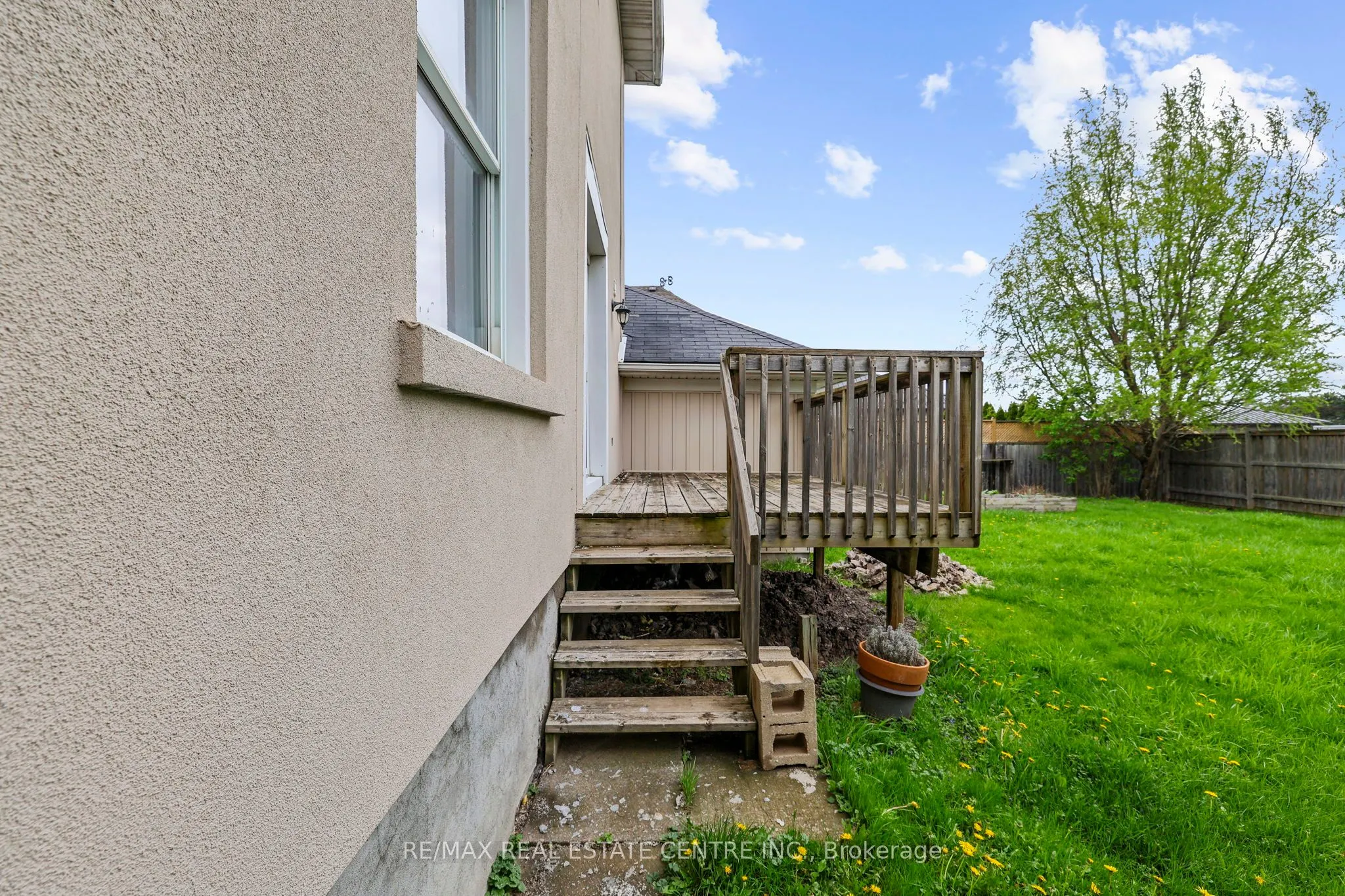 323 Queenston Road