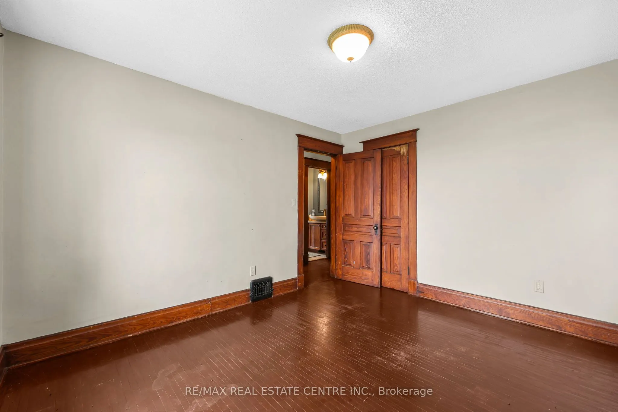 323 Queenston Road
