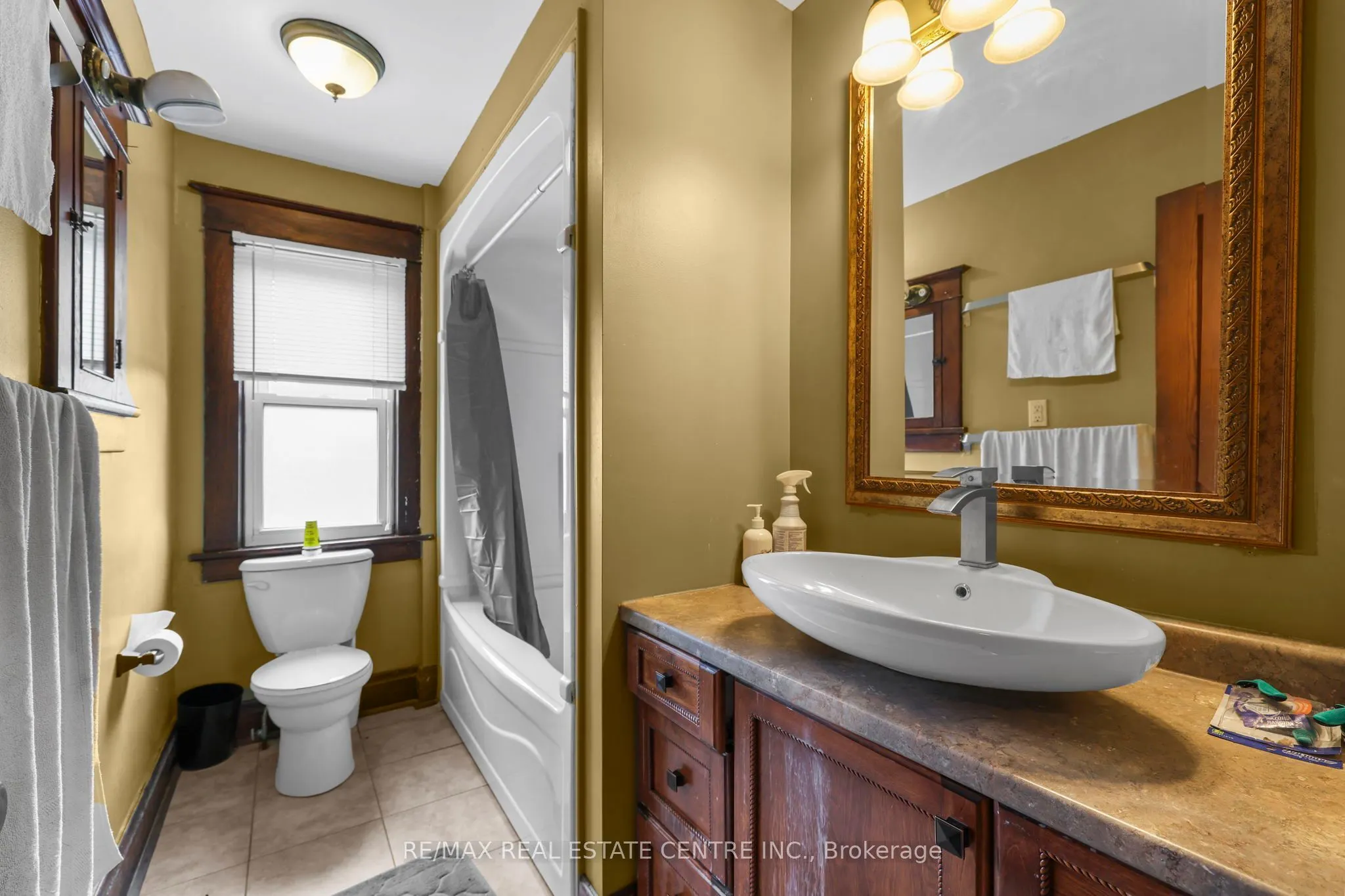 323 Queenston Road