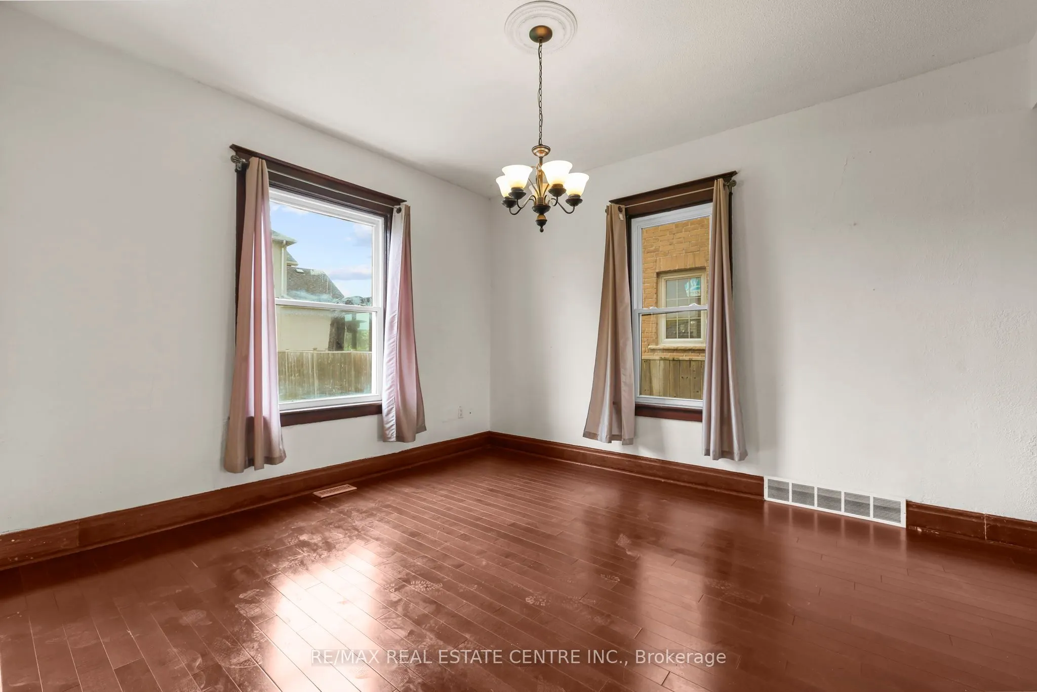 323 Queenston Road
