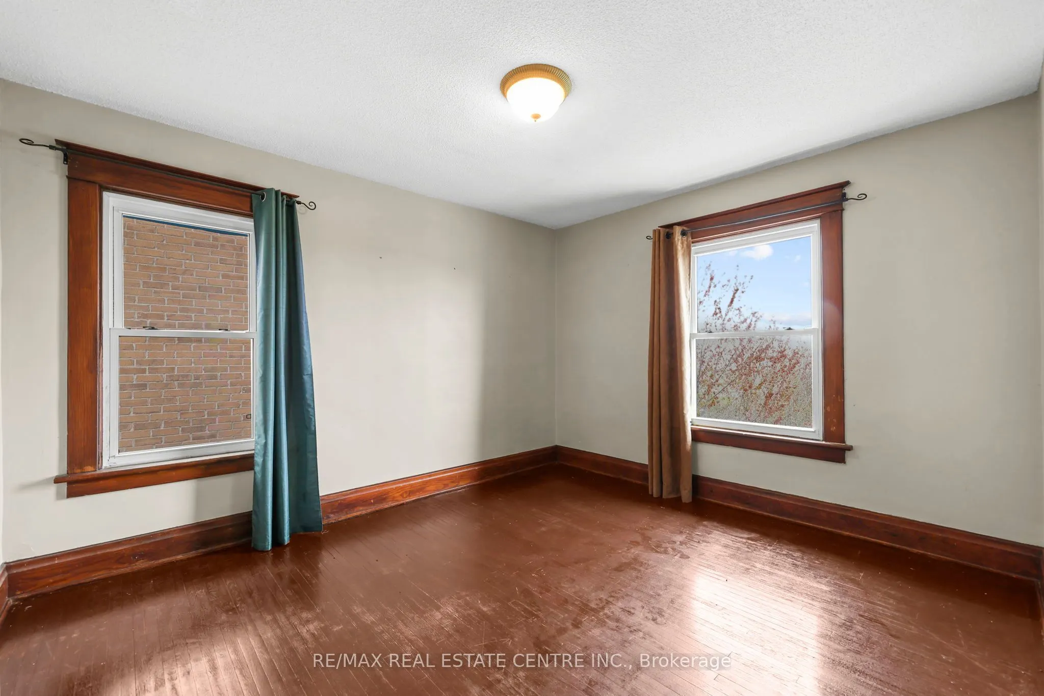 323 Queenston Road