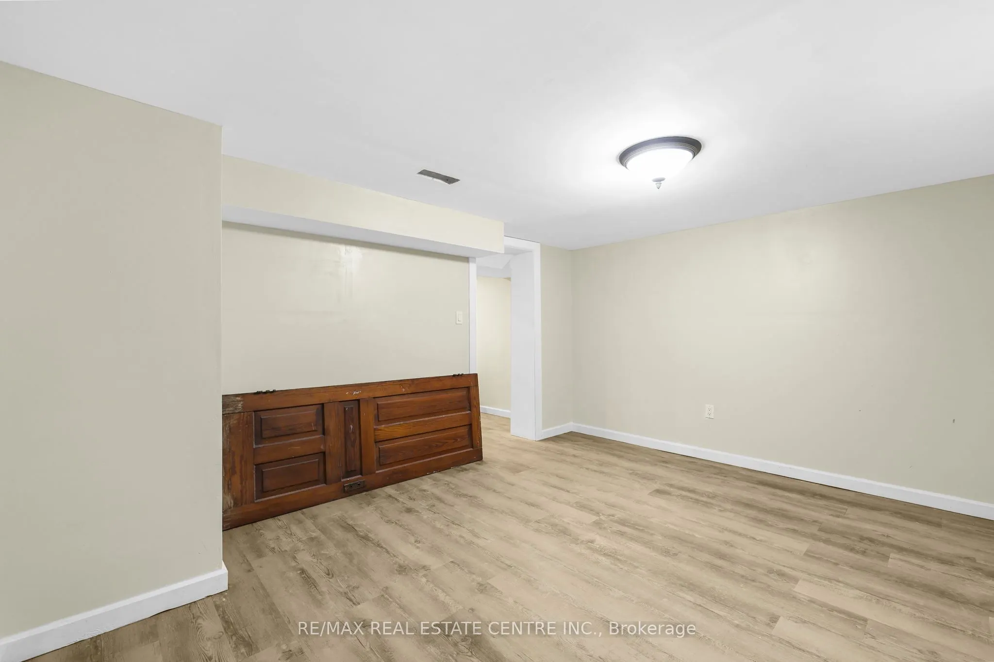 323 Queenston Road