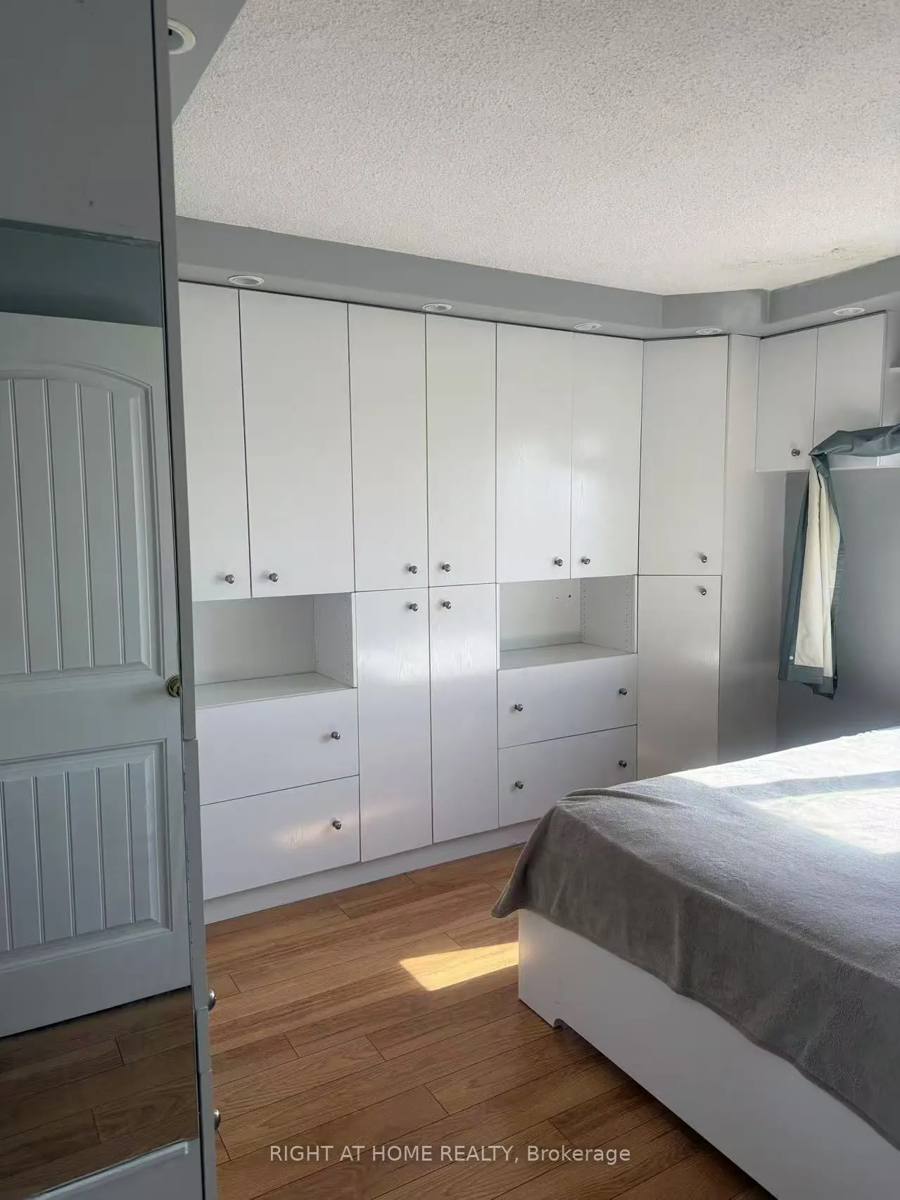 158C McArthur Avenue, #1607