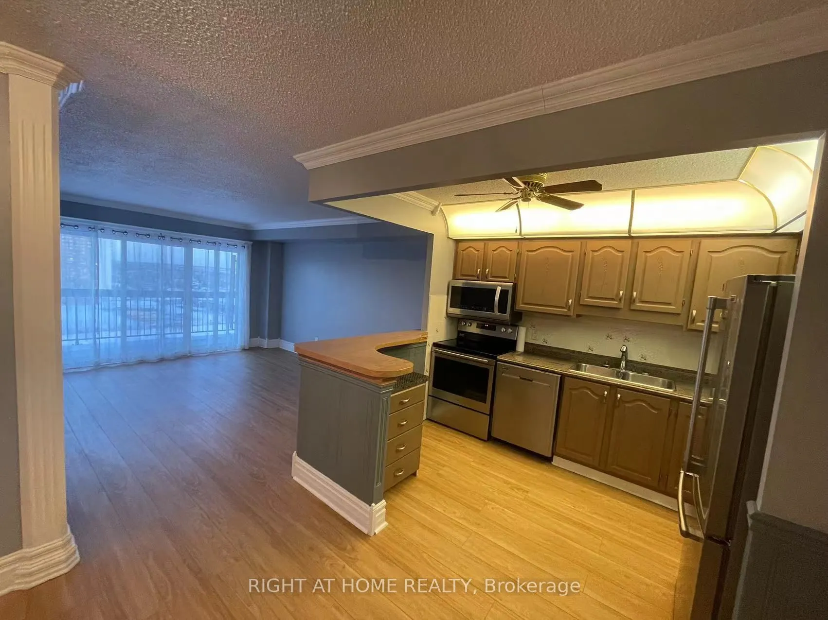 158C McArthur Avenue, #1607