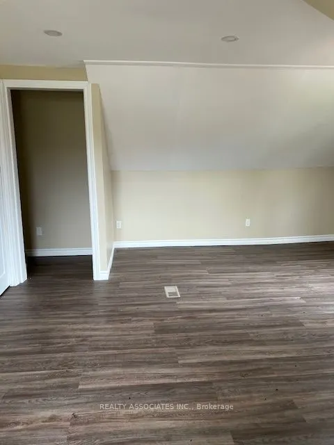121 Grey Rd 17b