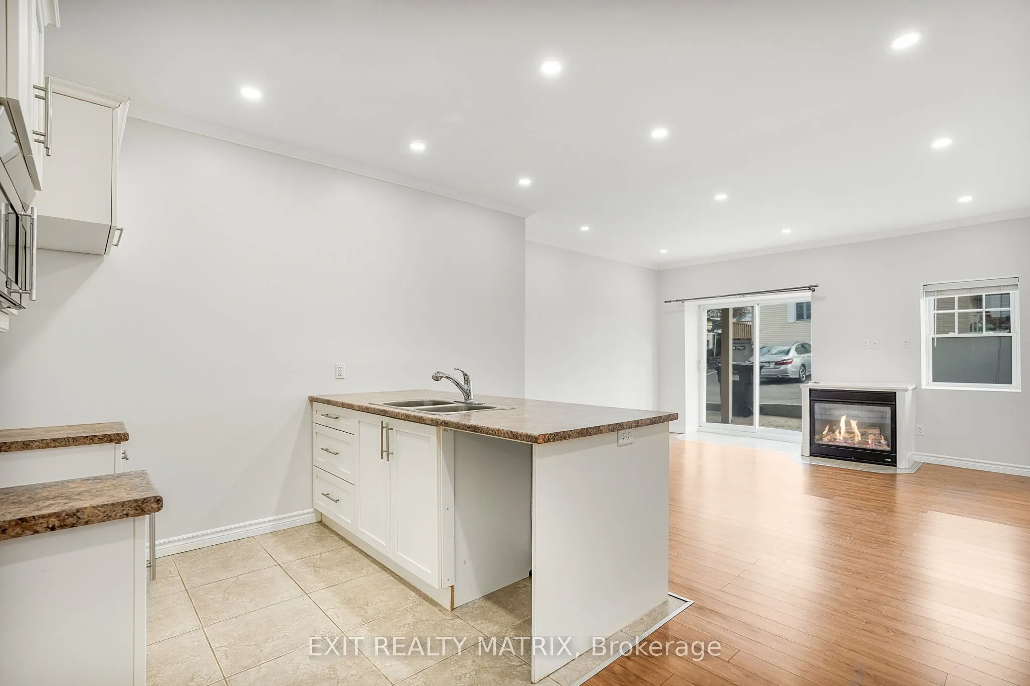 926 Lansdowne Street, #8